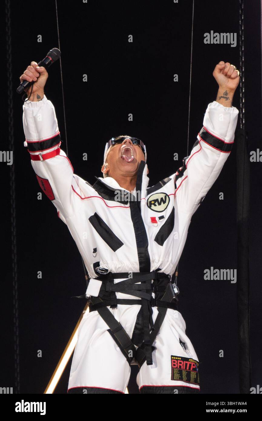 London, Vereinigtes Königreich. Juni 2025. Robbie Williams bringt seine sehnsüchtig erwartete Britpop-Tour ins Emirates Stadium von Arsenal. Cristina Massei/Alamy Live News AB 6. JUNI 2026 NICHT MEHR VERFÜGBAR Stockfoto