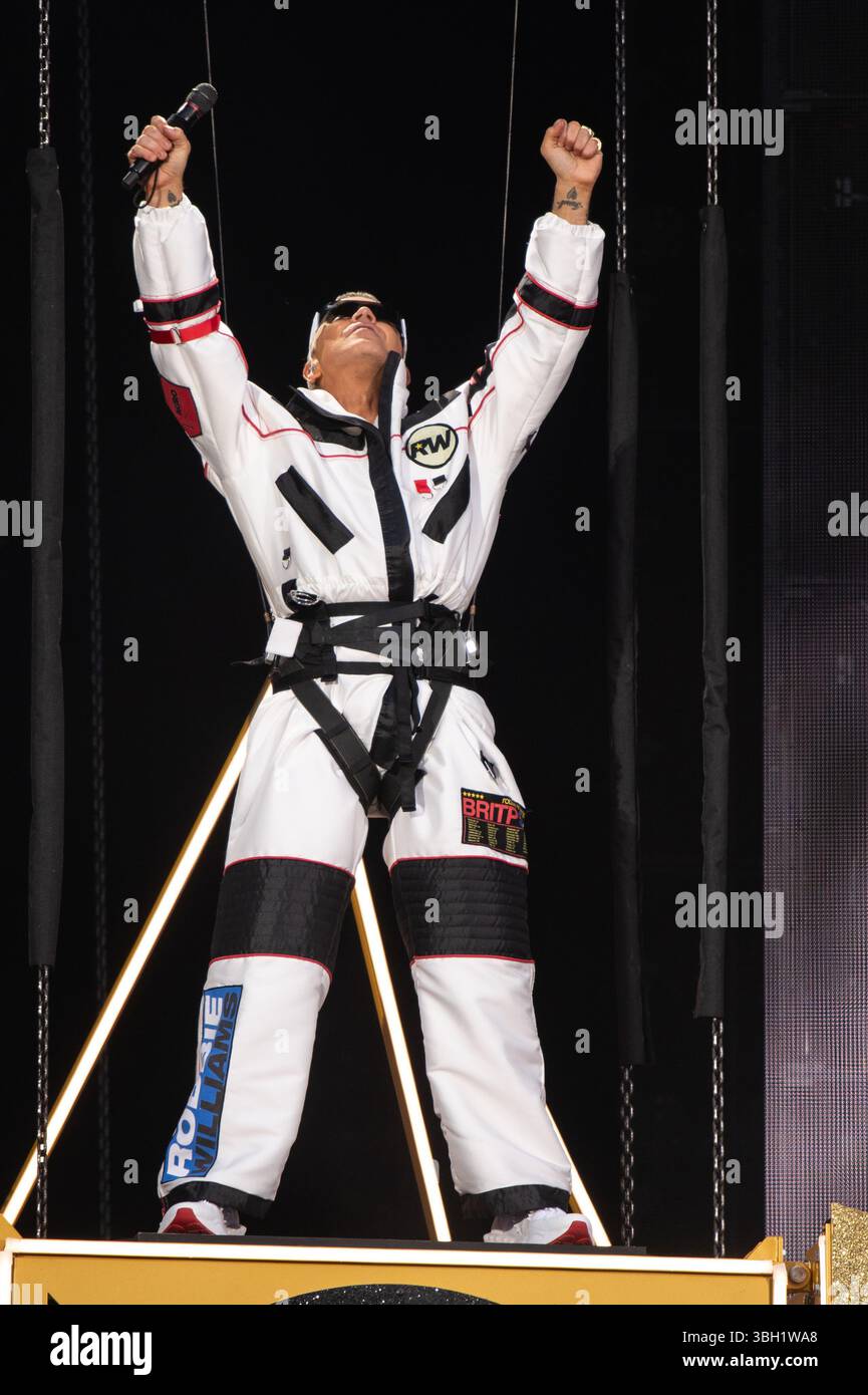 London, Vereinigtes Königreich. Juni 2025. Robbie Williams bringt seine sehnsüchtig erwartete Britpop-Tour ins Emirates Stadium von Arsenal. Cristina Massei/Alamy Live News AB 6. JUNI 2026 NICHT MEHR VERFÜGBAR Stockfoto