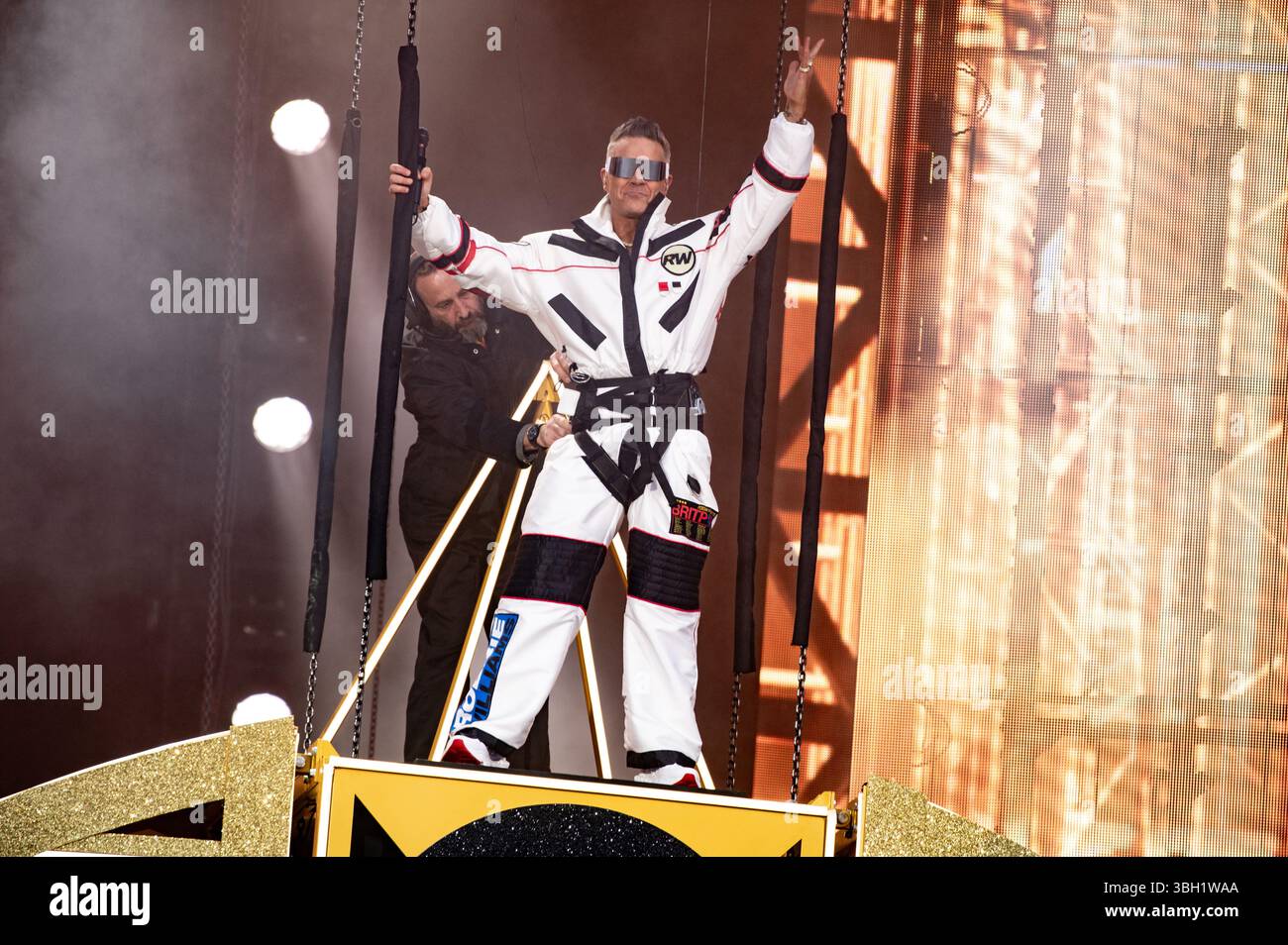 London, Vereinigtes Königreich. Juni 2025. Robbie Williams bringt seine sehnsüchtig erwartete Britpop-Tour ins Emirates Stadium von Arsenal. Cristina Massei/Alamy Live News AB 6. JUNI 2026 NICHT MEHR VERFÜGBAR Stockfoto