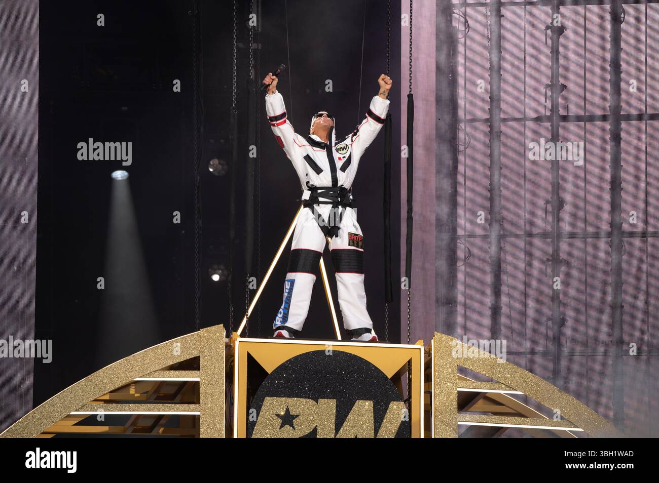 London, Vereinigtes Königreich. Juni 2025. Robbie Williams bringt seine sehnsüchtig erwartete Britpop-Tour ins Emirates Stadium von Arsenal. Cristina Massei/Alamy Live News AB 6. JUNI 2026 NICHT MEHR VERFÜGBAR Stockfoto