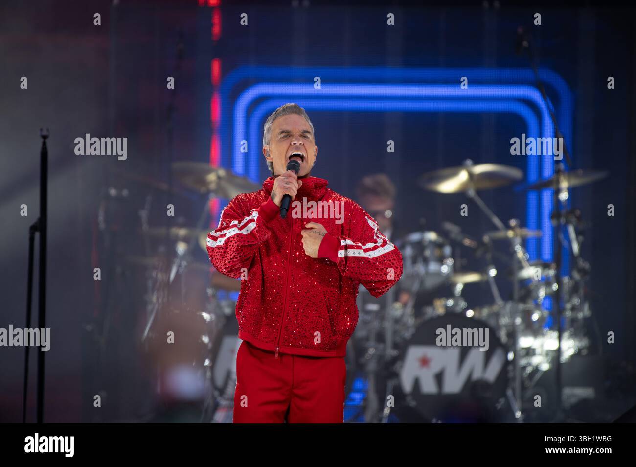 London, Vereinigtes Königreich. Juni 2025. Robbie Williams bringt seine sehnsüchtig erwartete Britpop-Tour ins Emirates Stadium von Arsenal. Cristina Massei/Alamy Live News AB 6. JUNI 2026 NICHT MEHR VERFÜGBAR Stockfoto