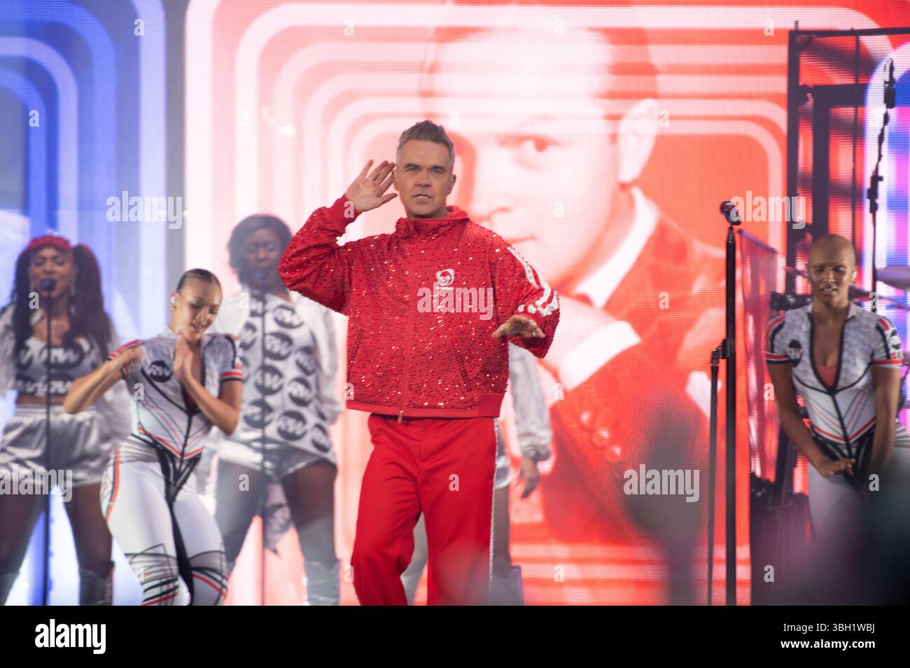 London, Vereinigtes Königreich. Juni 2025. Robbie Williams bringt seine sehnsüchtig erwartete Britpop-Tour ins Emirates Stadium von Arsenal. Cristina Massei/Alamy Live News AB 6. JUNI 2026 NICHT MEHR VERFÜGBAR Stockfoto