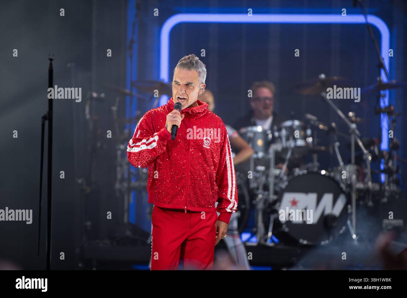 London, Vereinigtes Königreich. Juni 2025. Robbie Williams bringt seine sehnsüchtig erwartete Britpop-Tour ins Emirates Stadium von Arsenal. Cristina Massei/Alamy Live News AB 6. JUNI 2026 NICHT MEHR VERFÜGBAR Stockfoto