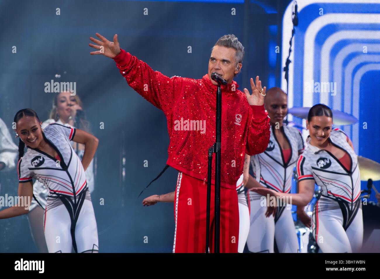 London, Vereinigtes Königreich. Juni 2025. Robbie Williams bringt seine sehnsüchtig erwartete Britpop-Tour ins Emirates Stadium von Arsenal. Cristina Massei/Alamy Live News AB 6. JUNI 2026 NICHT MEHR VERFÜGBAR Stockfoto