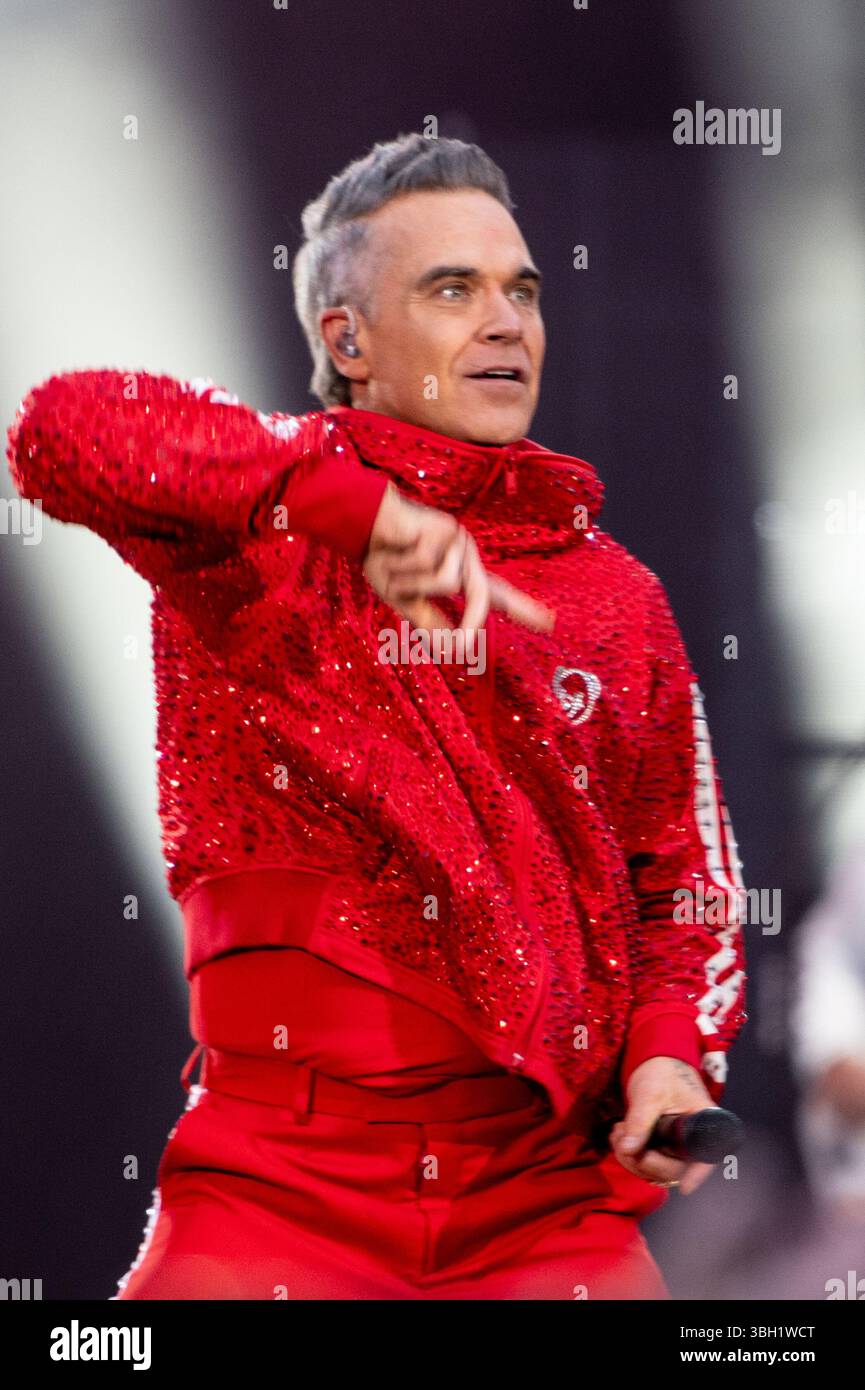 London, Vereinigtes Königreich. Juni 2025. Robbie Williams bringt seine sehnsüchtig erwartete Britpop-Tour ins Emirates Stadium von Arsenal. Cristina Massei/Alamy Live News AB 6. JUNI 2026 NICHT MEHR VERFÜGBAR Stockfoto