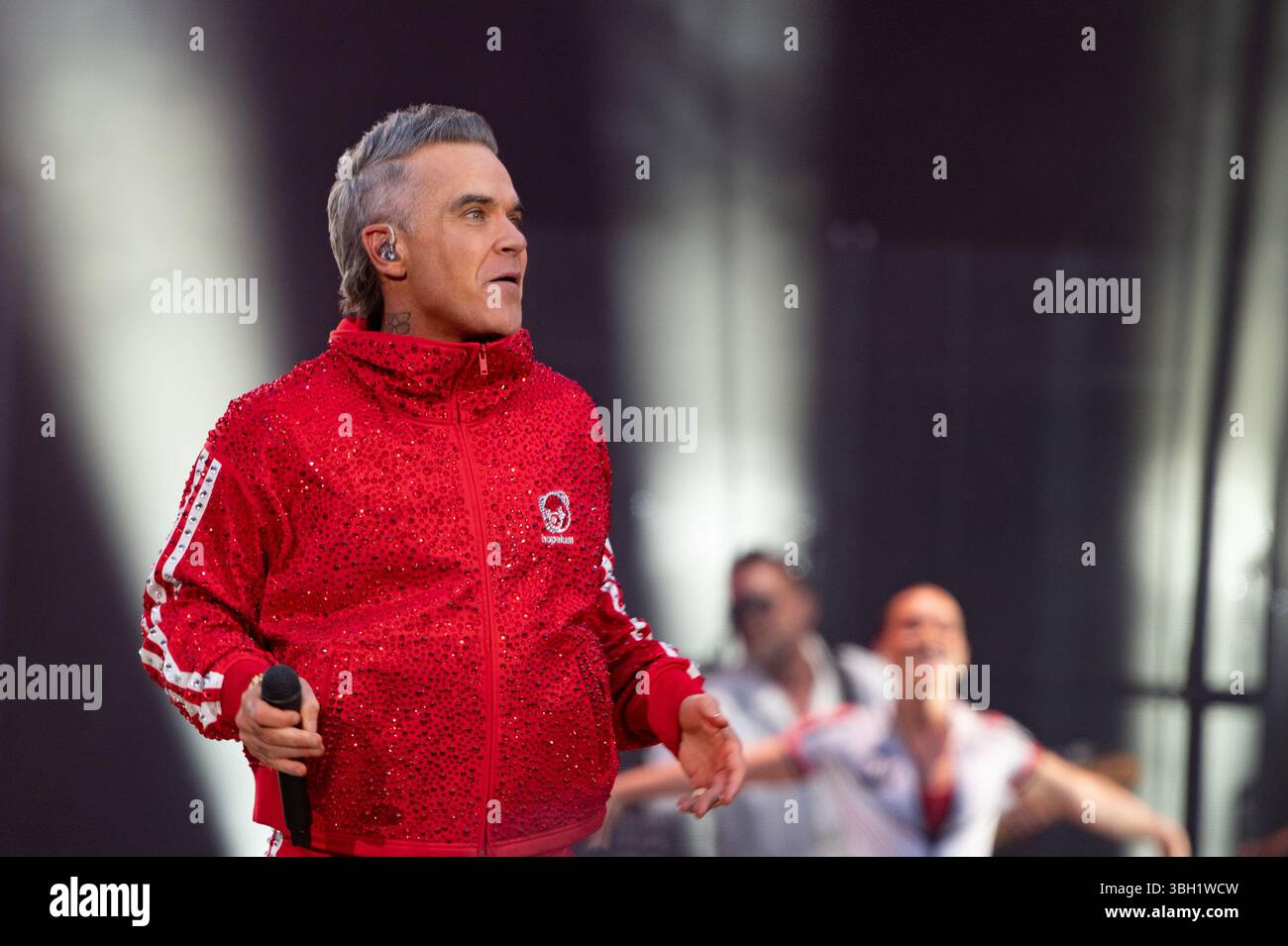 London, Vereinigtes Königreich. Juni 2025. Robbie Williams bringt seine sehnsüchtig erwartete Britpop-Tour ins Emirates Stadium von Arsenal. Cristina Massei/Alamy Live News AB 6. JUNI 2026 NICHT MEHR VERFÜGBAR Stockfoto