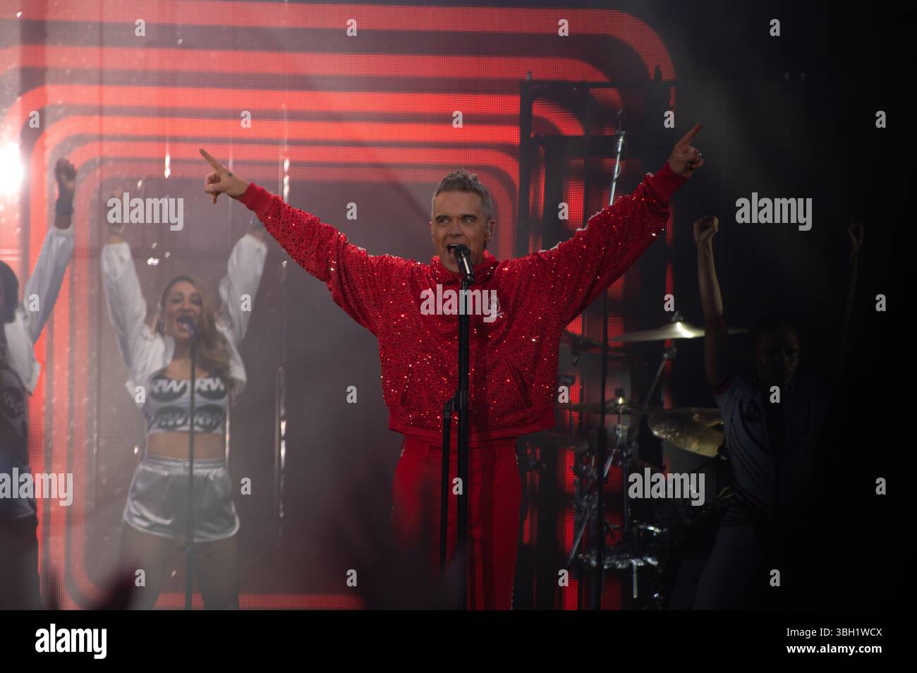 London, Vereinigtes Königreich. Juni 2025. Robbie Williams bringt seine sehnsüchtig erwartete Britpop-Tour ins Emirates Stadium von Arsenal. Cristina Massei/Alamy Live News AB 6. JUNI 2026 NICHT MEHR VERFÜGBAR Stockfoto