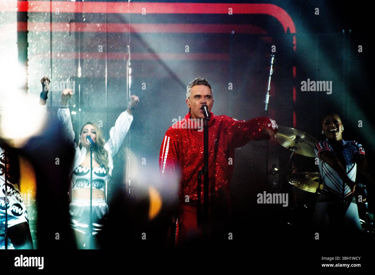 London, Vereinigtes Königreich. Juni 2025. Robbie Williams bringt seine sehnsüchtig erwartete Britpop-Tour ins Emirates Stadium von Arsenal. Cristina Massei/Alamy Live News AB 6. JUNI 2026 NICHT MEHR VERFÜGBAR Stockfoto