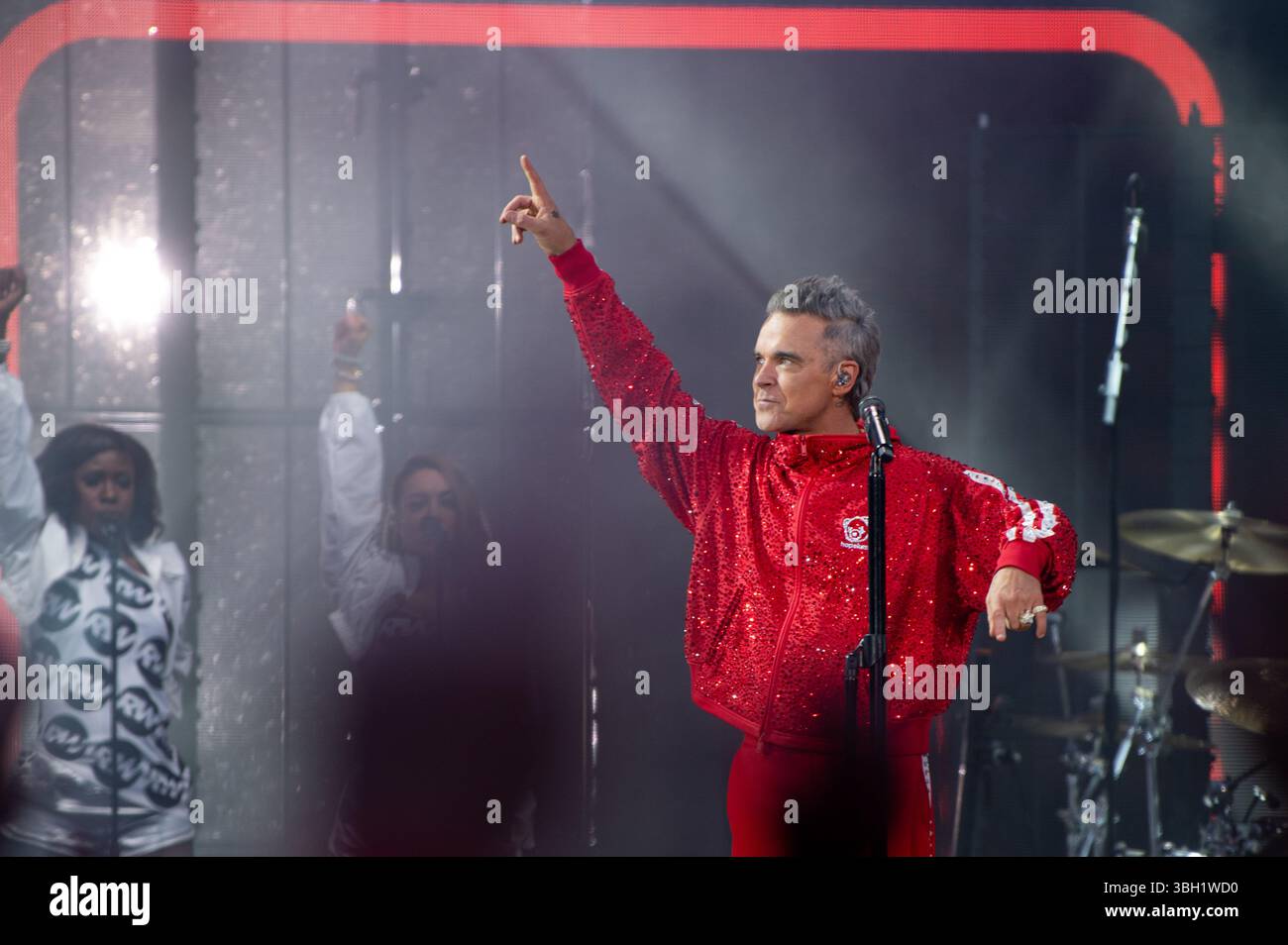 London, Vereinigtes Königreich. Juni 2025. Robbie Williams bringt seine sehnsüchtig erwartete Britpop-Tour ins Emirates Stadium von Arsenal. Cristina Massei/Alamy Live News AB 6. JUNI 2026 NICHT MEHR VERFÜGBAR Stockfoto