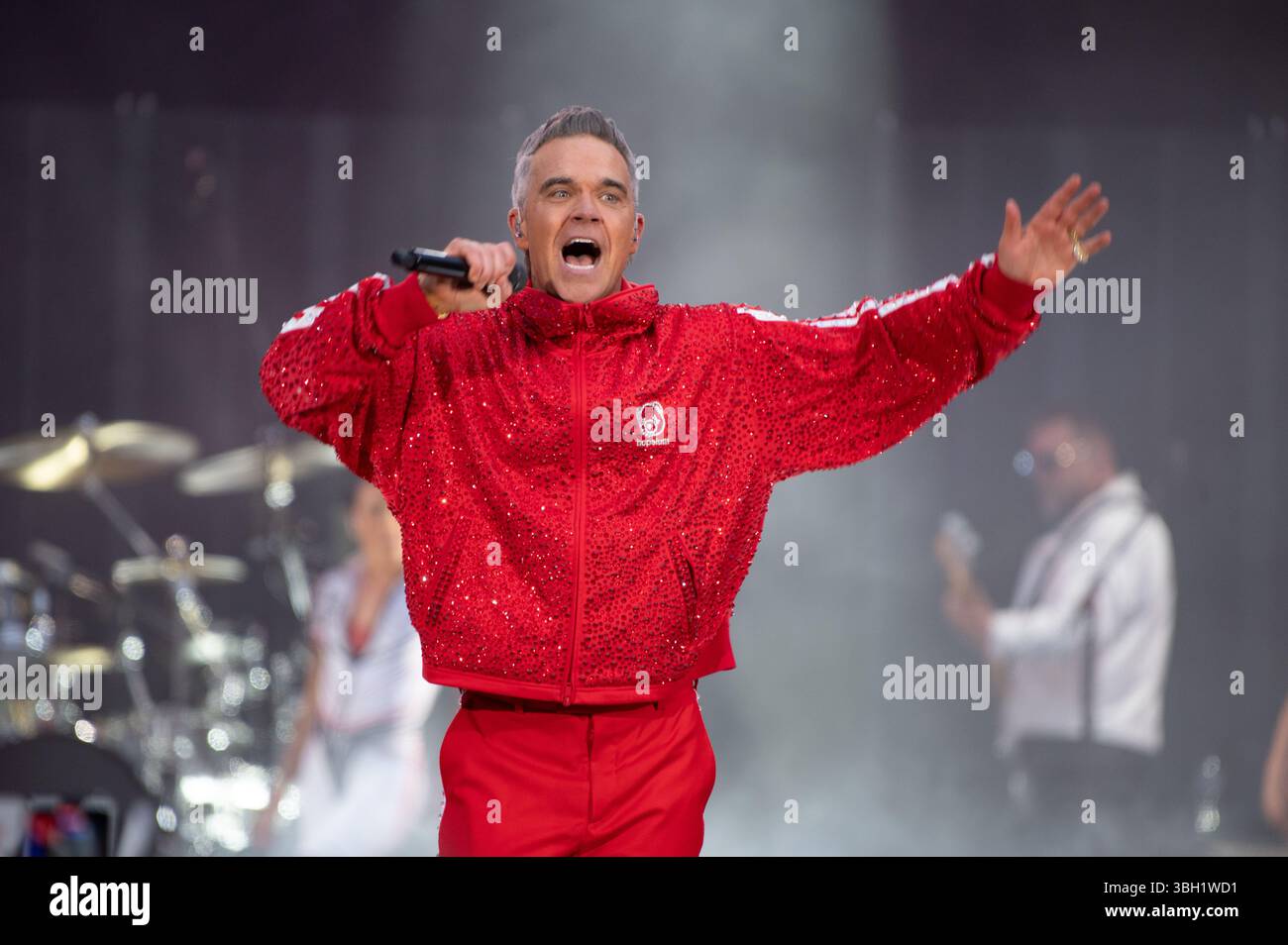 London, Vereinigtes Königreich. Juni 2025. Robbie Williams bringt seine sehnsüchtig erwartete Britpop-Tour ins Emirates Stadium von Arsenal. Cristina Massei/Alamy Live News AB 6. JUNI 2026 NICHT MEHR VERFÜGBAR Stockfoto