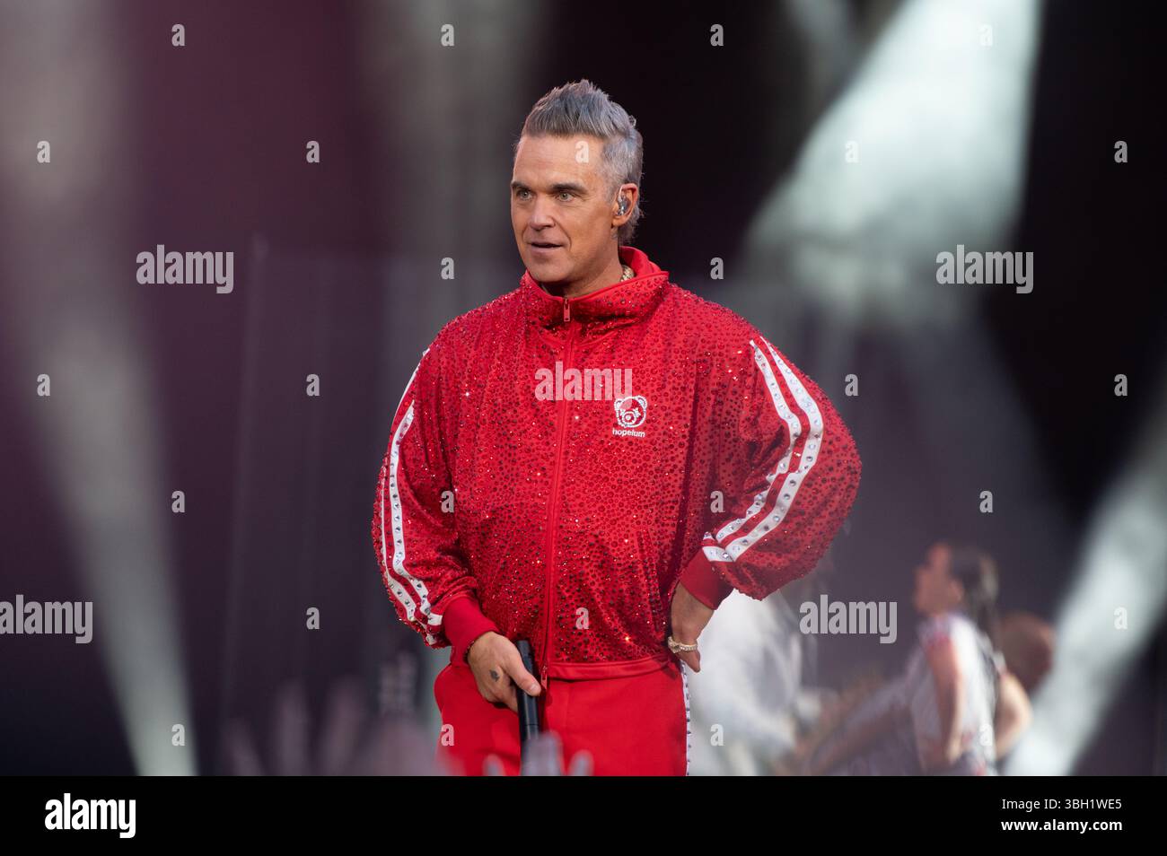 London, Vereinigtes Königreich. Juni 2025. Robbie Williams bringt seine sehnsüchtig erwartete Britpop-Tour ins Emirates Stadium von Arsenal. Cristina Massei/Alamy Live News AB 6. JUNI 2026 NICHT MEHR VERFÜGBAR Stockfoto