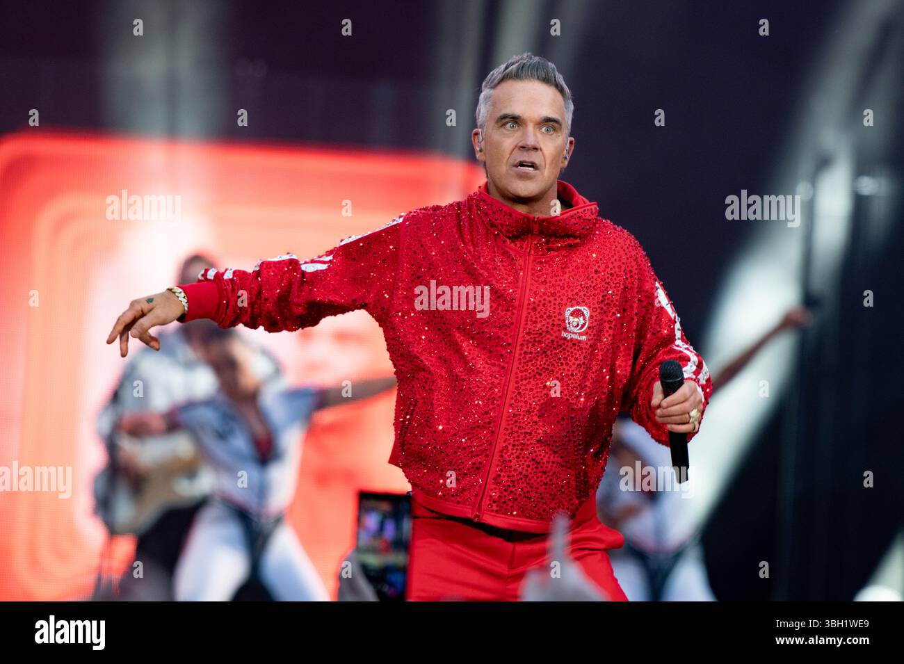 London, Vereinigtes Königreich. Juni 2025. Robbie Williams bringt seine sehnsüchtig erwartete Britpop-Tour ins Emirates Stadium von Arsenal. Cristina Massei/Alamy Live News AB 6. JUNI 2026 NICHT MEHR VERFÜGBAR Stockfoto