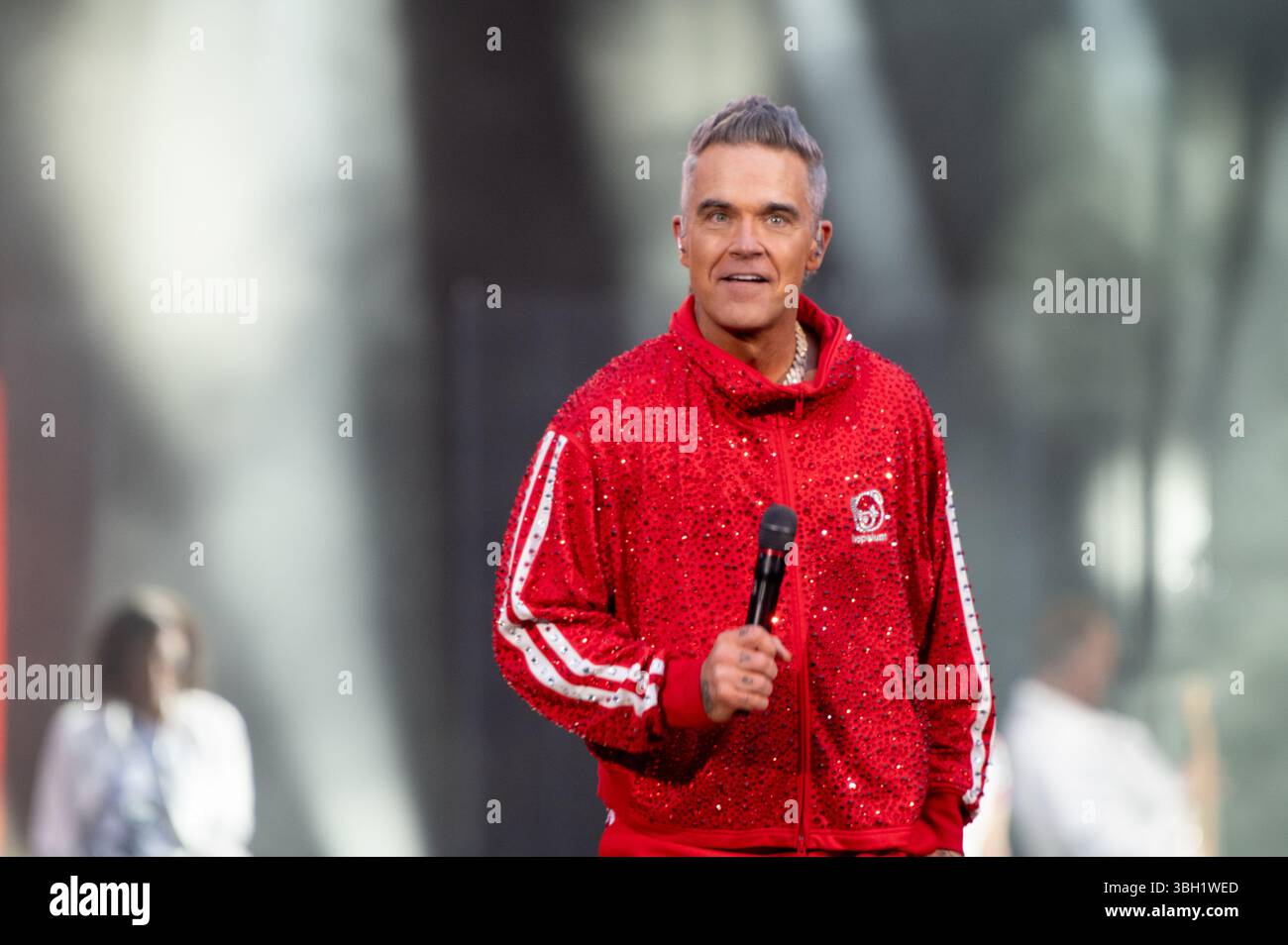 London, Vereinigtes Königreich. Juni 2025. Robbie Williams bringt seine sehnsüchtig erwartete Britpop-Tour ins Emirates Stadium von Arsenal. Cristina Massei/Alamy Live News AB 6. JUNI 2026 NICHT MEHR VERFÜGBAR Stockfoto