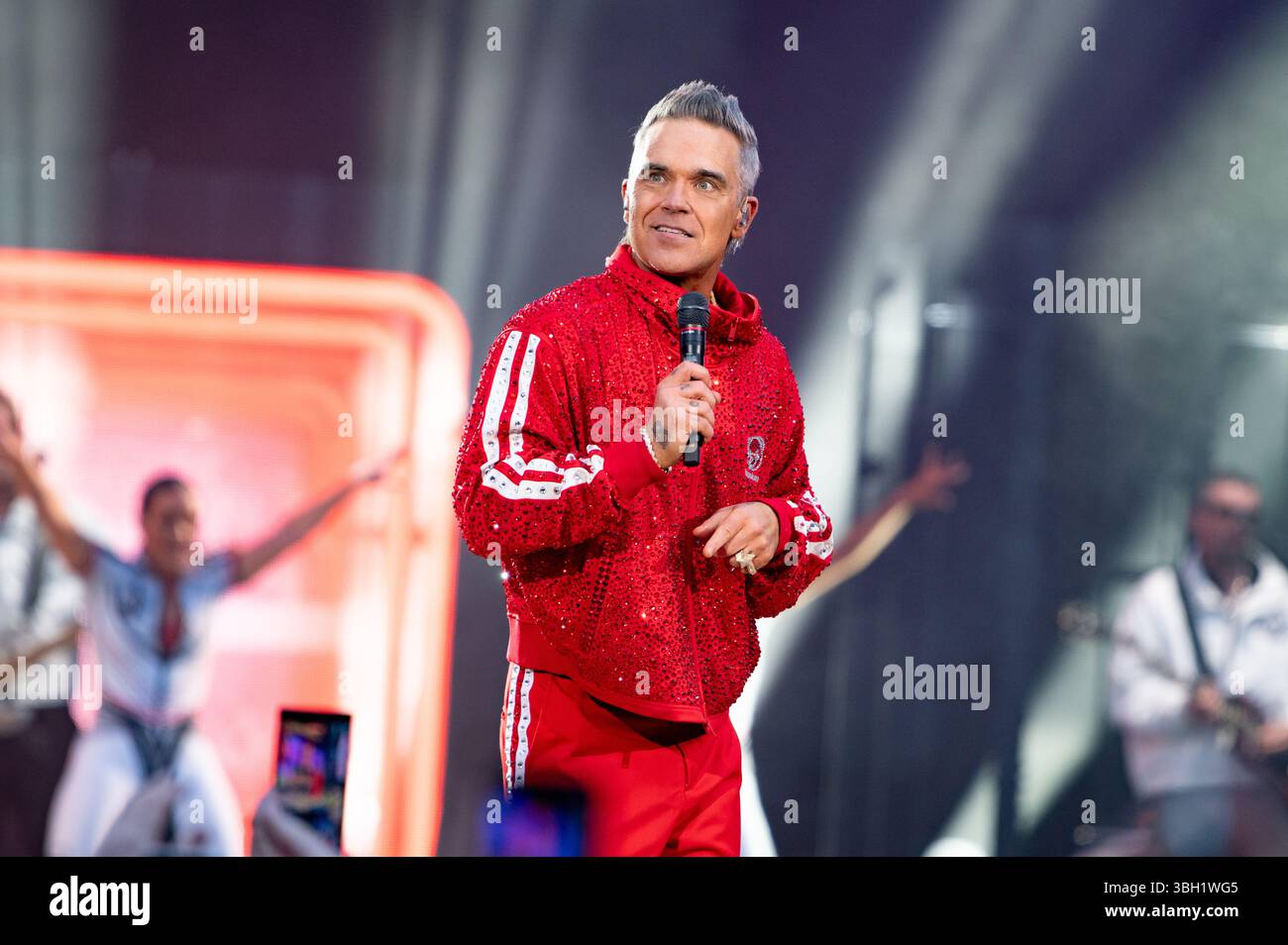 London, Vereinigtes Königreich. Juni 2025. Robbie Williams bringt seine sehnsüchtig erwartete Britpop-Tour ins Emirates Stadium von Arsenal. Cristina Massei/Alamy Live News AB 6. JUNI 2026 NICHT MEHR VERFÜGBAR Stockfoto