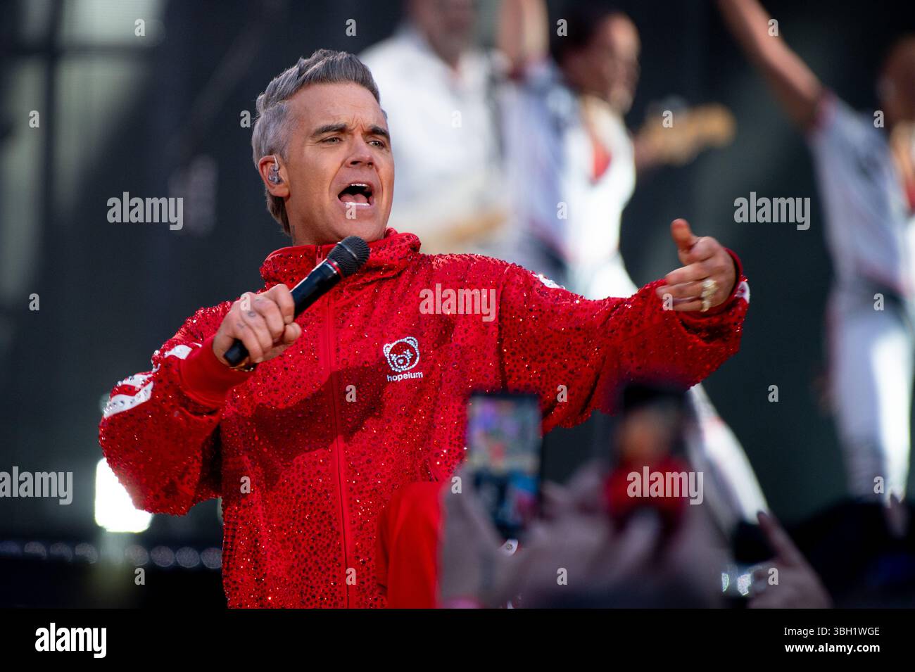 London, Vereinigtes Königreich. Juni 2025. Robbie Williams bringt seine sehnsüchtig erwartete Britpop-Tour ins Emirates Stadium von Arsenal. Cristina Massei/Alamy Live News AB 6. JUNI 2026 NICHT MEHR VERFÜGBAR Stockfoto