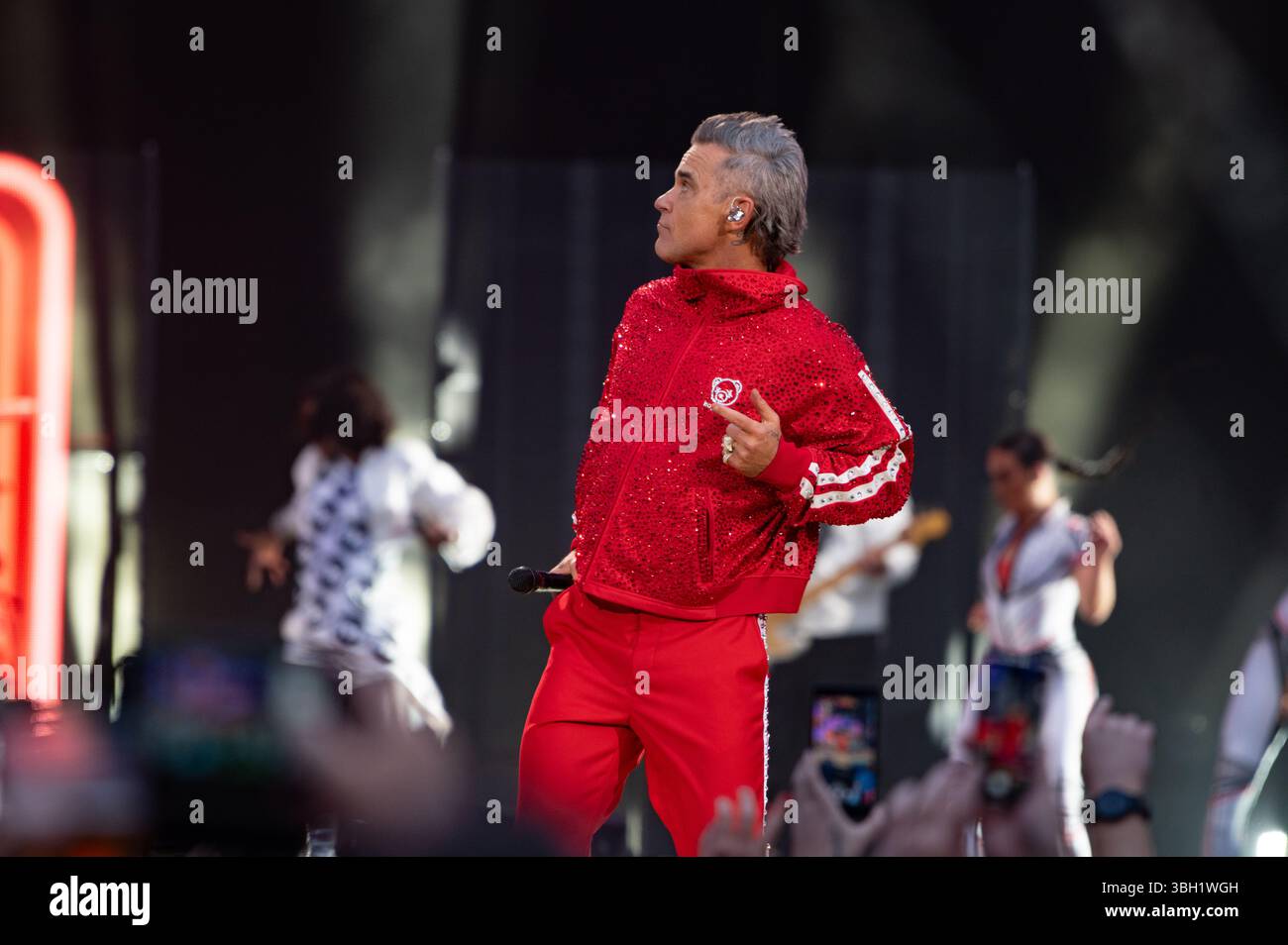 London, Vereinigtes Königreich. Juni 2025. Robbie Williams bringt seine sehnsüchtig erwartete Britpop-Tour ins Emirates Stadium von Arsenal. Cristina Massei/Alamy Live News AB 6. JUNI 2026 NICHT MEHR VERFÜGBAR Stockfoto
