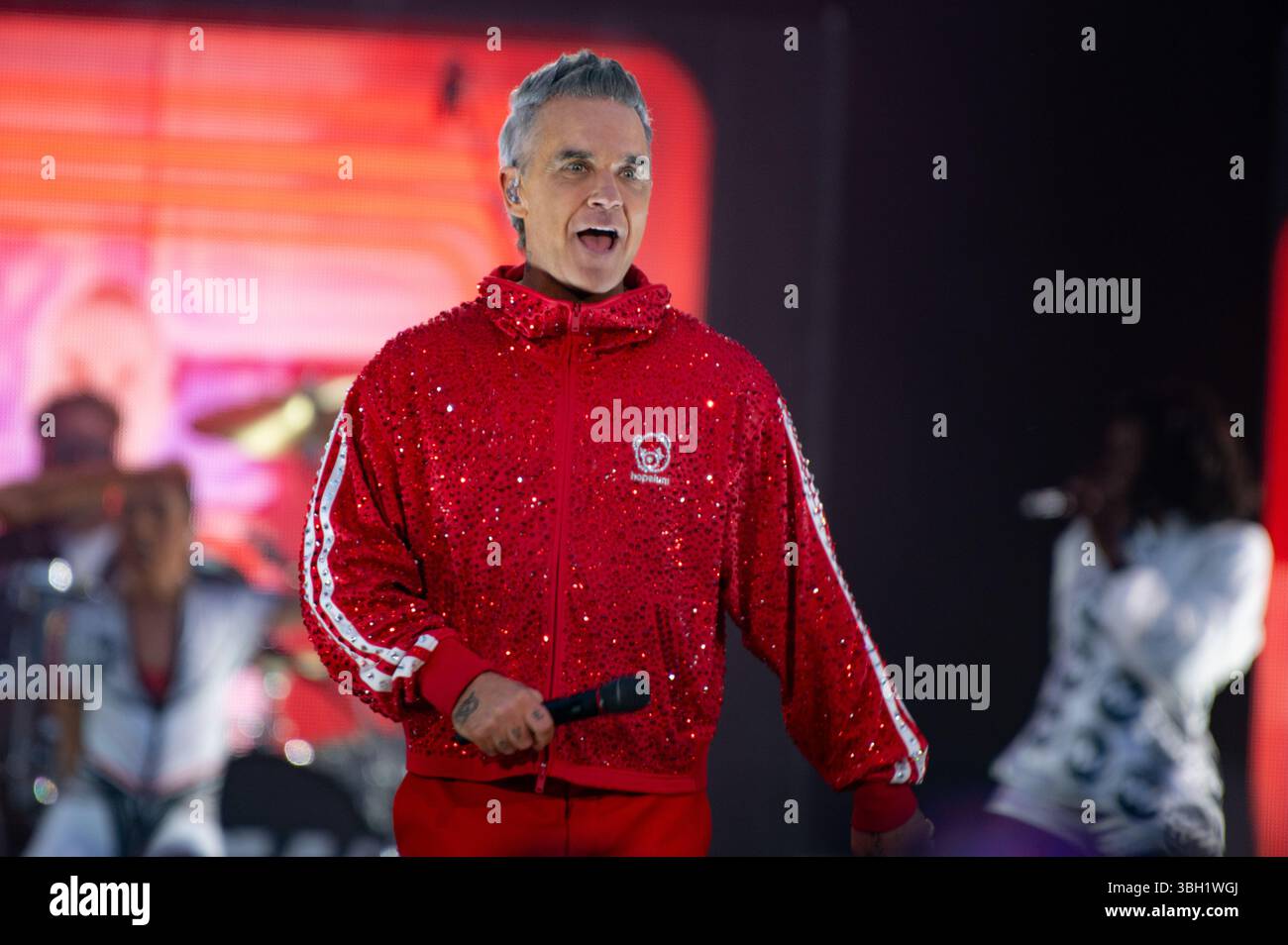 London, Vereinigtes Königreich. Juni 2025. Robbie Williams bringt seine sehnsüchtig erwartete Britpop-Tour ins Emirates Stadium von Arsenal. Cristina Massei/Alamy Live News AB 6. JUNI 2026 NICHT MEHR VERFÜGBAR Stockfoto