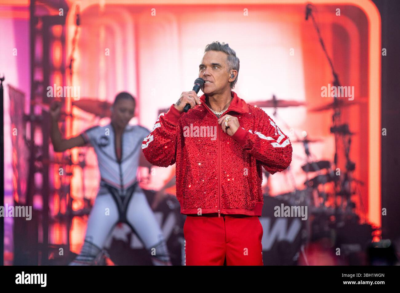 London, Vereinigtes Königreich. Juni 2025. Robbie Williams bringt seine sehnsüchtig erwartete Britpop-Tour ins Emirates Stadium von Arsenal. Cristina Massei/Alamy Live News AB 6. JUNI 2026 NICHT MEHR VERFÜGBAR Stockfoto