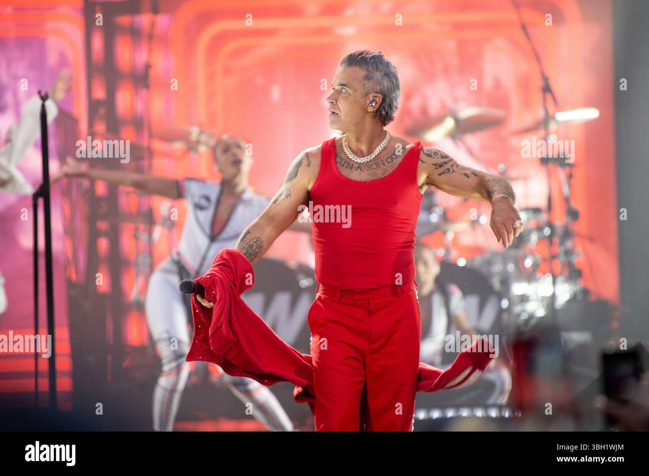 London, Vereinigtes Königreich. Juni 2025. Robbie Williams bringt seine sehnsüchtig erwartete Britpop-Tour ins Emirates Stadium von Arsenal. Cristina Massei/Alamy Live News AB 6. JUNI 2026 NICHT MEHR VERFÜGBAR Stockfoto