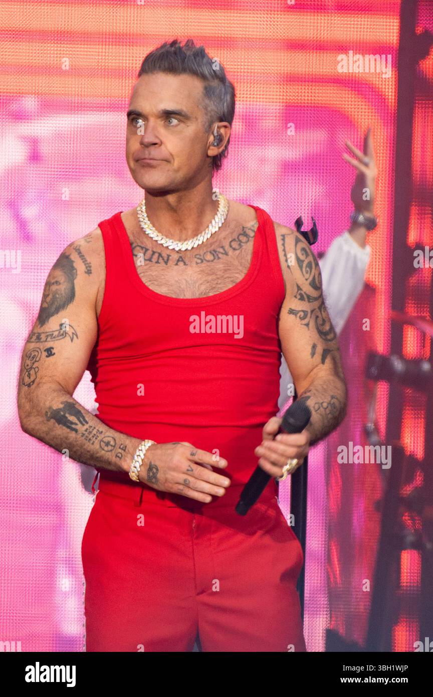 London, Vereinigtes Königreich. Juni 2025. Robbie Williams bringt seine sehnsüchtig erwartete Britpop-Tour ins Emirates Stadium von Arsenal. Cristina Massei/Alamy Live News AB 6. JUNI 2026 NICHT MEHR VERFÜGBAR Stockfoto