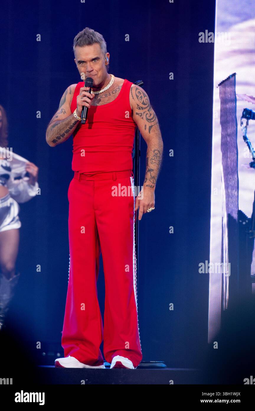 London, Vereinigtes Königreich. Juni 2025. Robbie Williams bringt seine sehnsüchtig erwartete Britpop-Tour ins Emirates Stadium von Arsenal. Cristina Massei/Alamy Live News AB 6. JUNI 2026 NICHT MEHR VERFÜGBAR Stockfoto