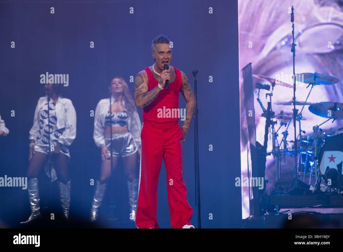 London, Vereinigtes Königreich. Juni 2025. Robbie Williams bringt seine sehnsüchtig erwartete Britpop-Tour ins Emirates Stadium von Arsenal. Cristina Massei/Alamy Live News AB 6. JUNI 2026 NICHT MEHR VERFÜGBAR Stockfoto