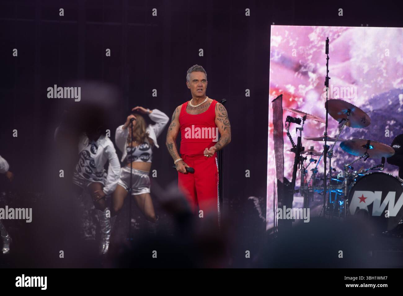 London, Vereinigtes Königreich. Juni 2025. Robbie Williams bringt seine sehnsüchtig erwartete Britpop-Tour ins Emirates Stadium von Arsenal. Cristina Massei/Alamy Live News AB 6. JUNI 2026 NICHT MEHR VERFÜGBAR Stockfoto