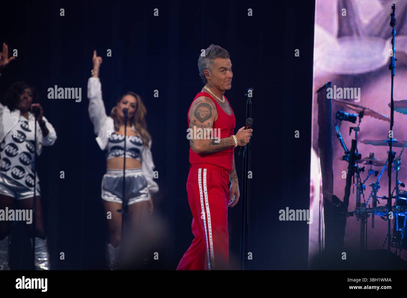 London, Vereinigtes Königreich. Juni 2025. Robbie Williams bringt seine sehnsüchtig erwartete Britpop-Tour ins Emirates Stadium von Arsenal. Cristina Massei/Alamy Live News AB 6. JUNI 2026 NICHT MEHR VERFÜGBAR Stockfoto