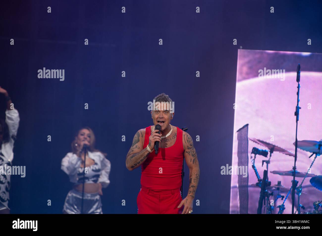 London, Vereinigtes Königreich. Juni 2025. Robbie Williams bringt seine sehnsüchtig erwartete Britpop-Tour ins Emirates Stadium von Arsenal. Cristina Massei/Alamy Live News AB 6. JUNI 2026 NICHT MEHR VERFÜGBAR Stockfoto