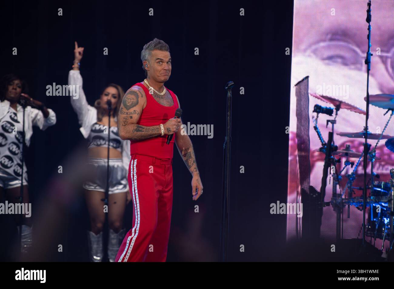 London, Vereinigtes Königreich. Juni 2025. Robbie Williams bringt seine sehnsüchtig erwartete Britpop-Tour ins Emirates Stadium von Arsenal. Cristina Massei/Alamy Live News AB 6. JUNI 2026 NICHT MEHR VERFÜGBAR Stockfoto