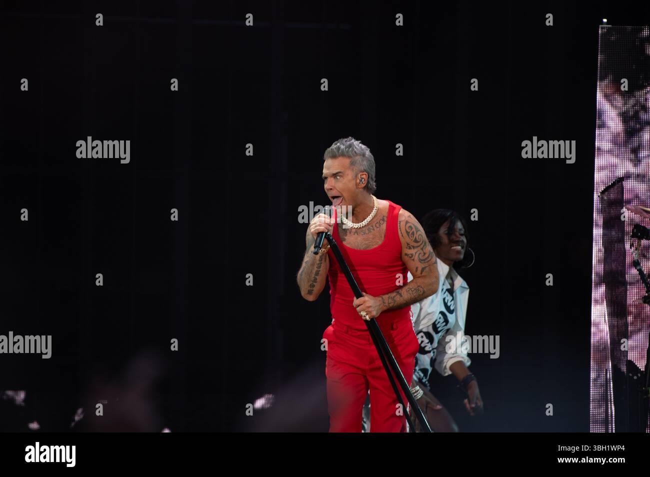 London, Vereinigtes Königreich. Juni 2025. Robbie Williams bringt seine sehnsüchtig erwartete Britpop-Tour ins Emirates Stadium von Arsenal. Cristina Massei/Alamy Live News AB 6. JUNI 2026 NICHT MEHR VERFÜGBAR Stockfoto