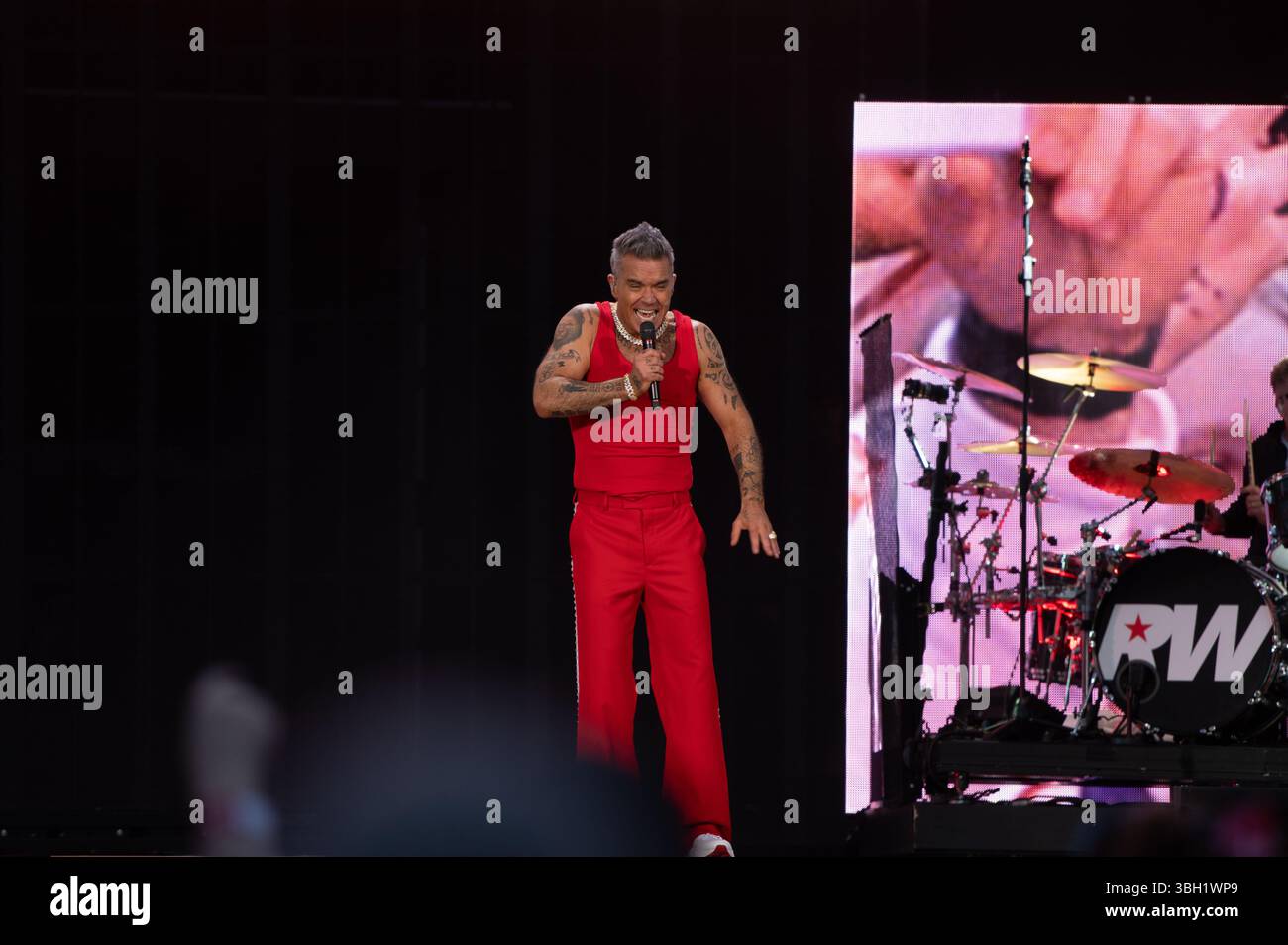 London, Vereinigtes Königreich. Juni 2025. Robbie Williams bringt seine sehnsüchtig erwartete Britpop-Tour ins Emirates Stadium von Arsenal. Cristina Massei/Alamy Live News AB 6. JUNI 2026 NICHT MEHR VERFÜGBAR Stockfoto