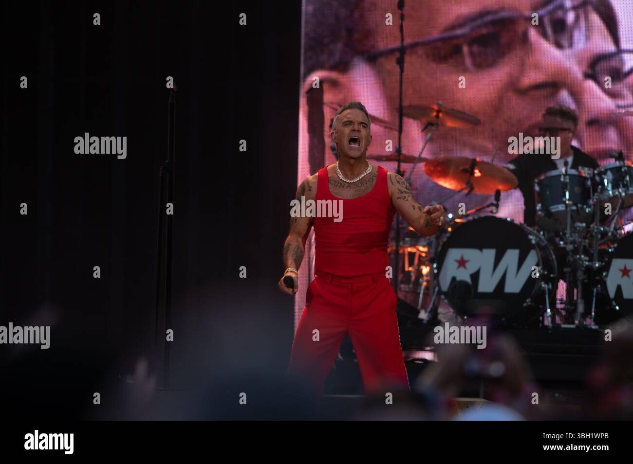London, Vereinigtes Königreich. Juni 2025. Robbie Williams bringt seine sehnsüchtig erwartete Britpop-Tour ins Emirates Stadium von Arsenal. Cristina Massei/Alamy Live News AB 6. JUNI 2026 NICHT MEHR VERFÜGBAR Stockfoto