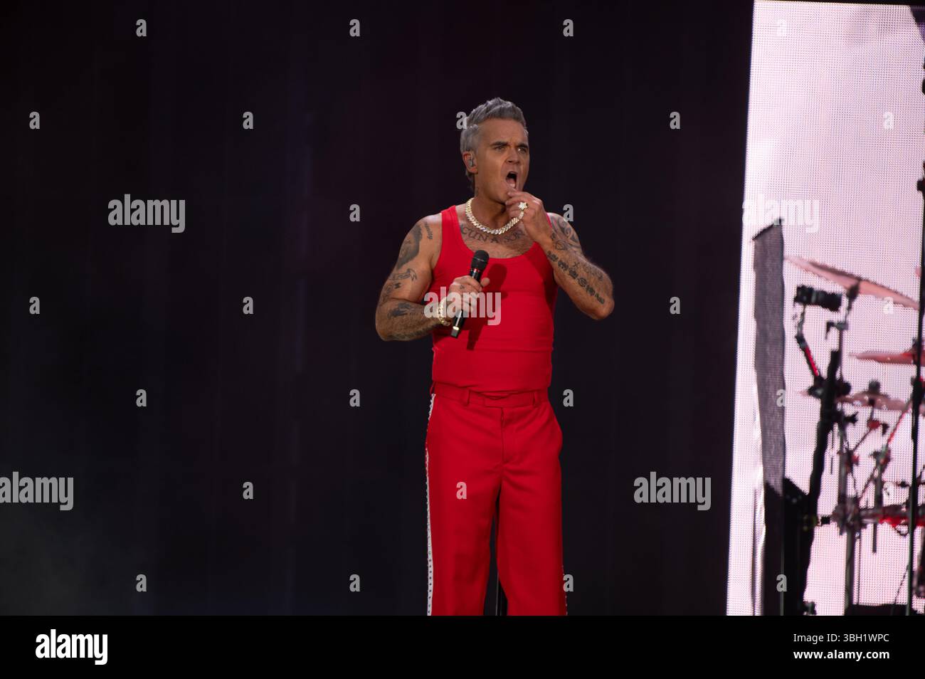 London, Vereinigtes Königreich. Juni 2025. Robbie Williams bringt seine sehnsüchtig erwartete Britpop-Tour ins Emirates Stadium von Arsenal. Cristina Massei/Alamy Live News AB 6. JUNI 2026 NICHT MEHR VERFÜGBAR Stockfoto