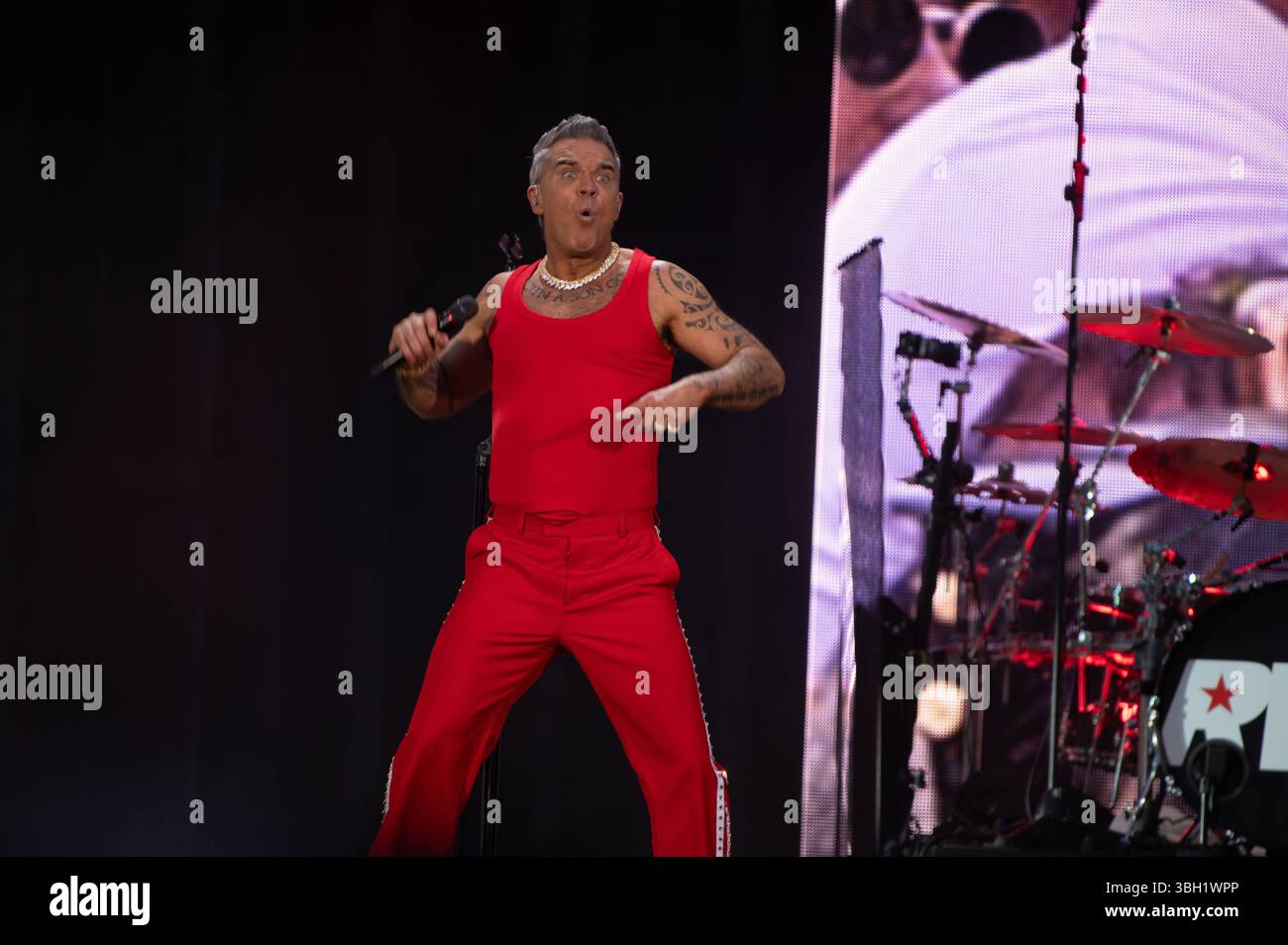 London, Vereinigtes Königreich. Juni 2025. Robbie Williams bringt seine sehnsüchtig erwartete Britpop-Tour ins Emirates Stadium von Arsenal. Cristina Massei/Alamy Live News AB 6. JUNI 2026 NICHT MEHR VERFÜGBAR Stockfoto