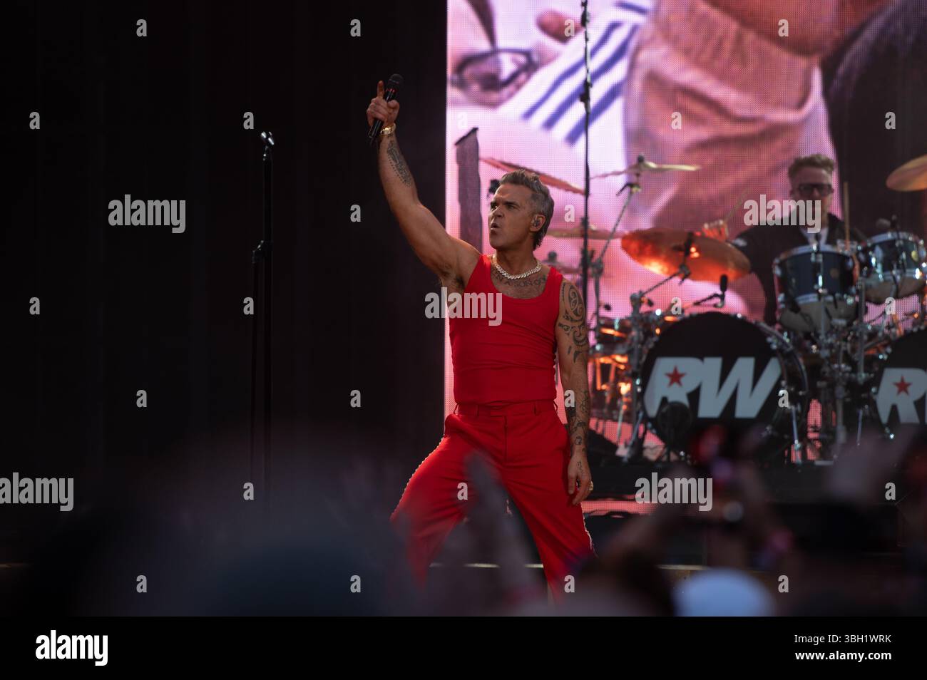 London, Vereinigtes Königreich. Juni 2025. Robbie Williams bringt seine sehnsüchtig erwartete Britpop-Tour ins Emirates Stadium von Arsenal. Cristina Massei/Alamy Live News AB 6. JUNI 2026 NICHT MEHR VERFÜGBAR Stockfoto