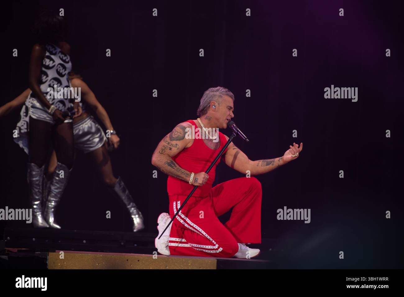 London, Vereinigtes Königreich. Juni 2025. Robbie Williams bringt seine sehnsüchtig erwartete Britpop-Tour ins Emirates Stadium von Arsenal. Cristina Massei/Alamy Live News AB 6. JUNI 2026 NICHT MEHR VERFÜGBAR Stockfoto