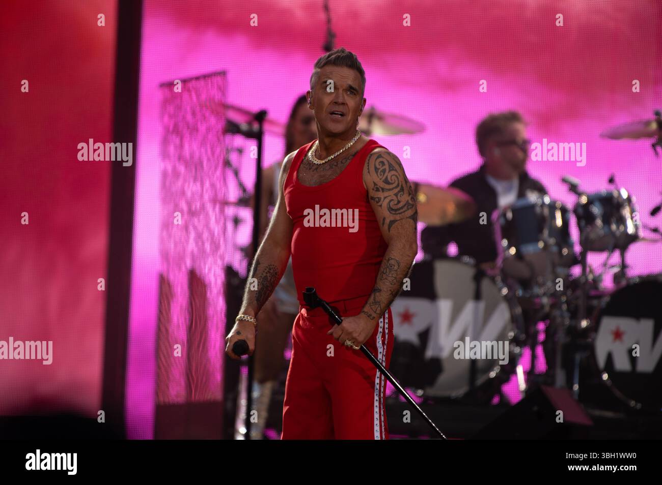 London, Vereinigtes Königreich. Juni 2025. Robbie Williams bringt seine sehnsüchtig erwartete Britpop-Tour ins Emirates Stadium von Arsenal. Cristina Massei/Alamy Live News AB 6. JUNI 2026 NICHT MEHR VERFÜGBAR Stockfoto