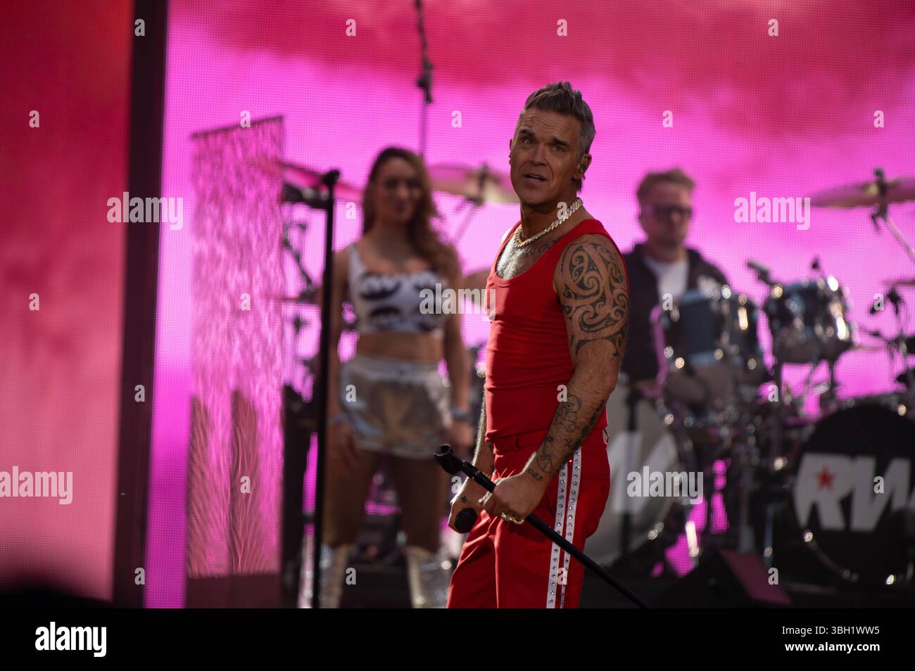 London, Vereinigtes Königreich. Juni 2025. Robbie Williams bringt seine sehnsüchtig erwartete Britpop-Tour ins Emirates Stadium von Arsenal. Cristina Massei/Alamy Live News AB 6. JUNI 2026 NICHT MEHR VERFÜGBAR Stockfoto