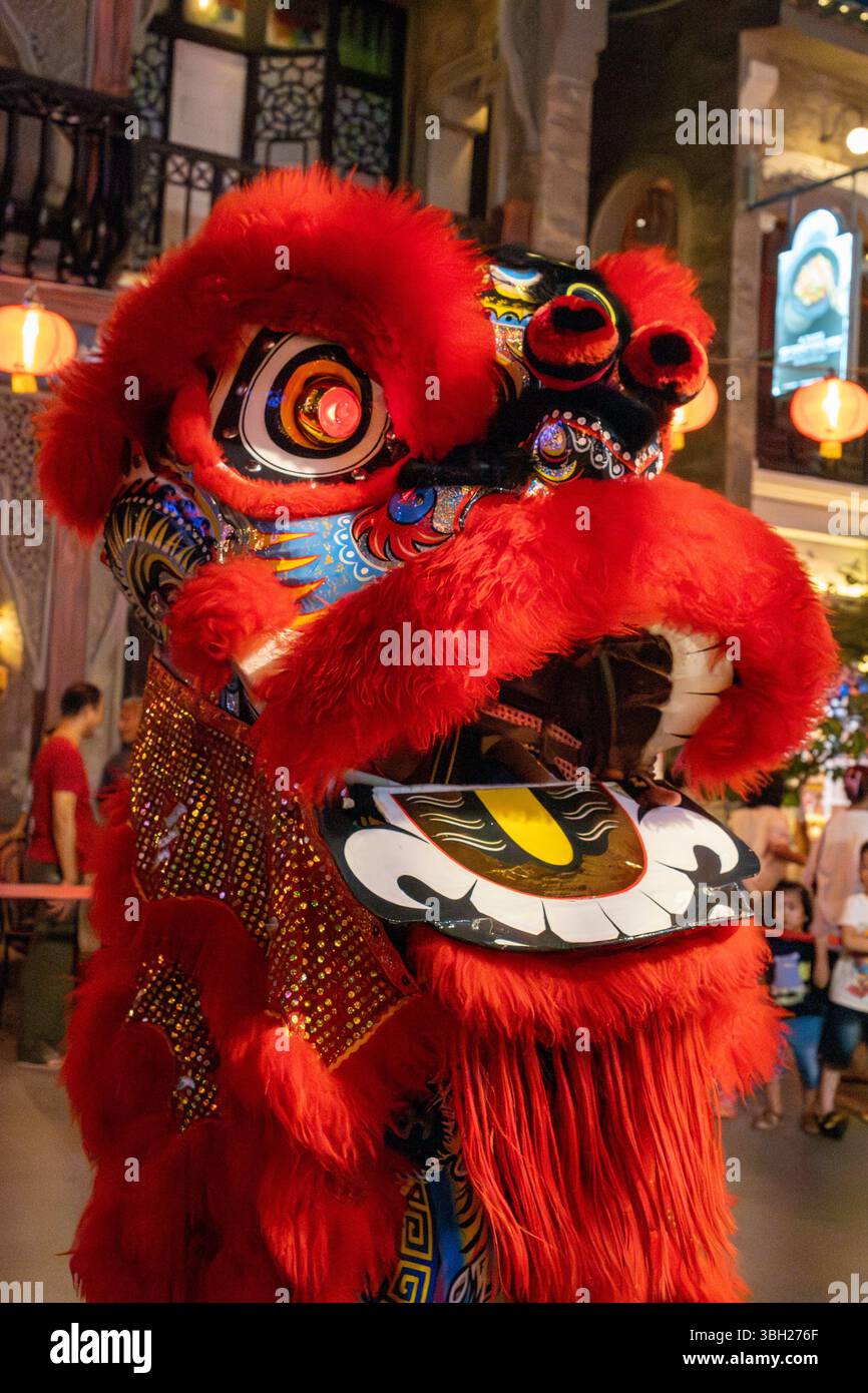 Jakarta, Indonesien - 9. Februar 2025: Barongsai, oder Löwentanz, ist eine traditionelle chinesische Aufführung, insbesondere während Feierlichkeiten wie dem Lunar Stockfoto