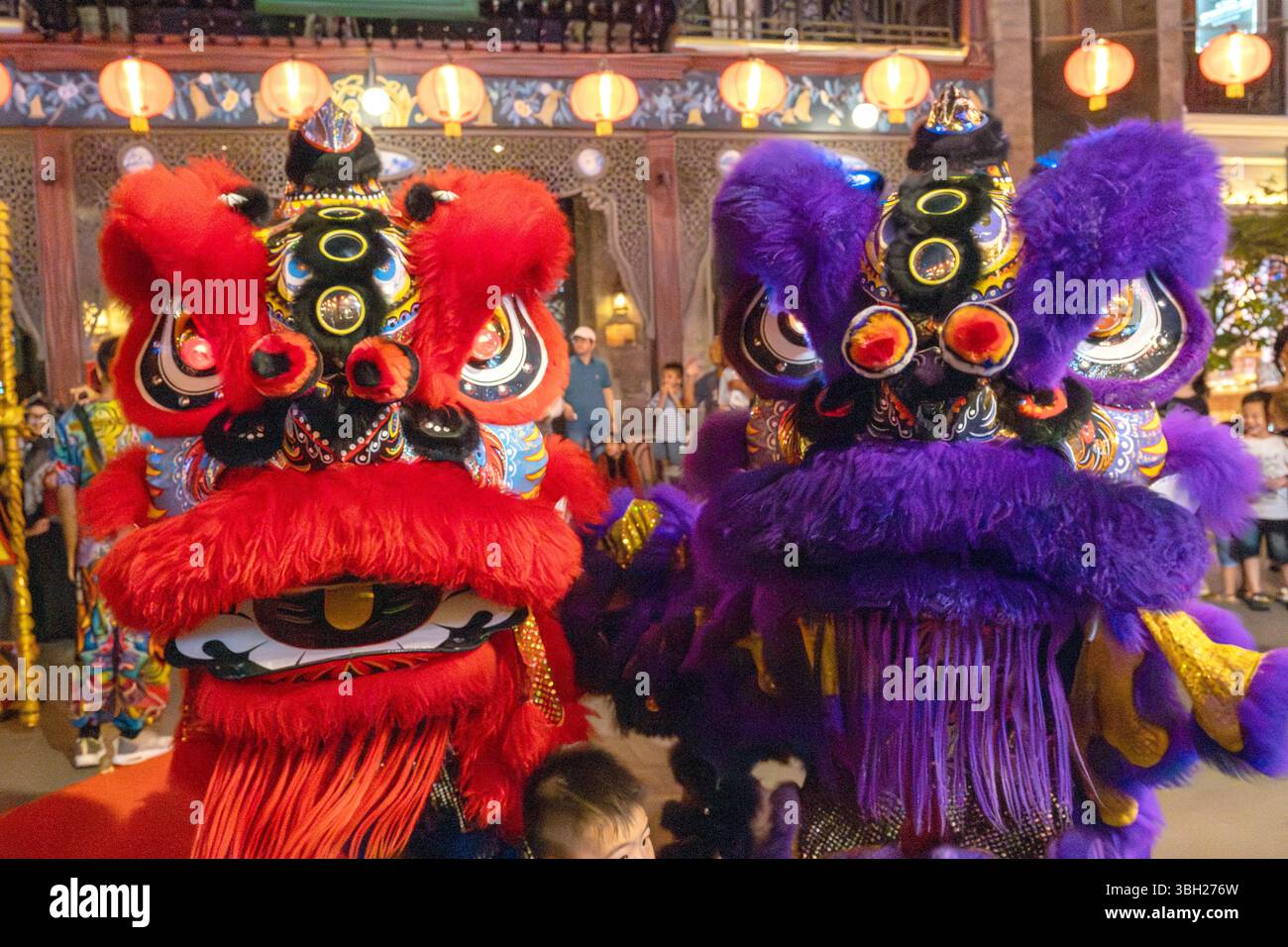 Jakarta, Indonesien - 9. Februar 2025: Barongsai, oder Löwentanz, ist eine traditionelle chinesische Aufführung, insbesondere während Feierlichkeiten wie dem Lunar Stockfoto