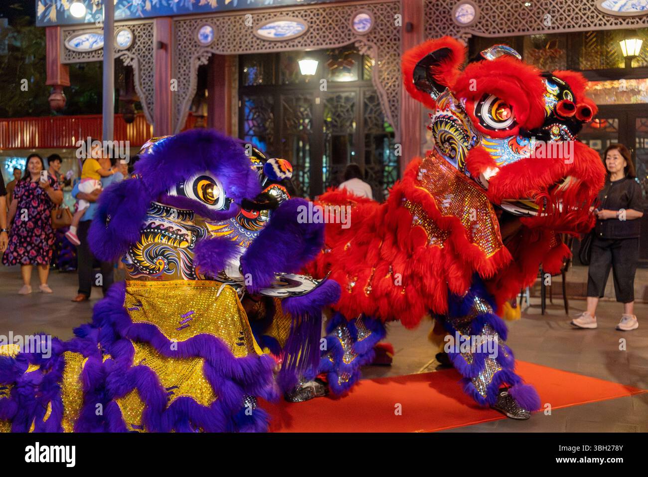 Jakarta, Indonesien - 9. Februar 2025: Barongsai, oder Löwentanz, ist eine traditionelle chinesische Aufführung, insbesondere während Feierlichkeiten wie dem Lunar Stockfoto