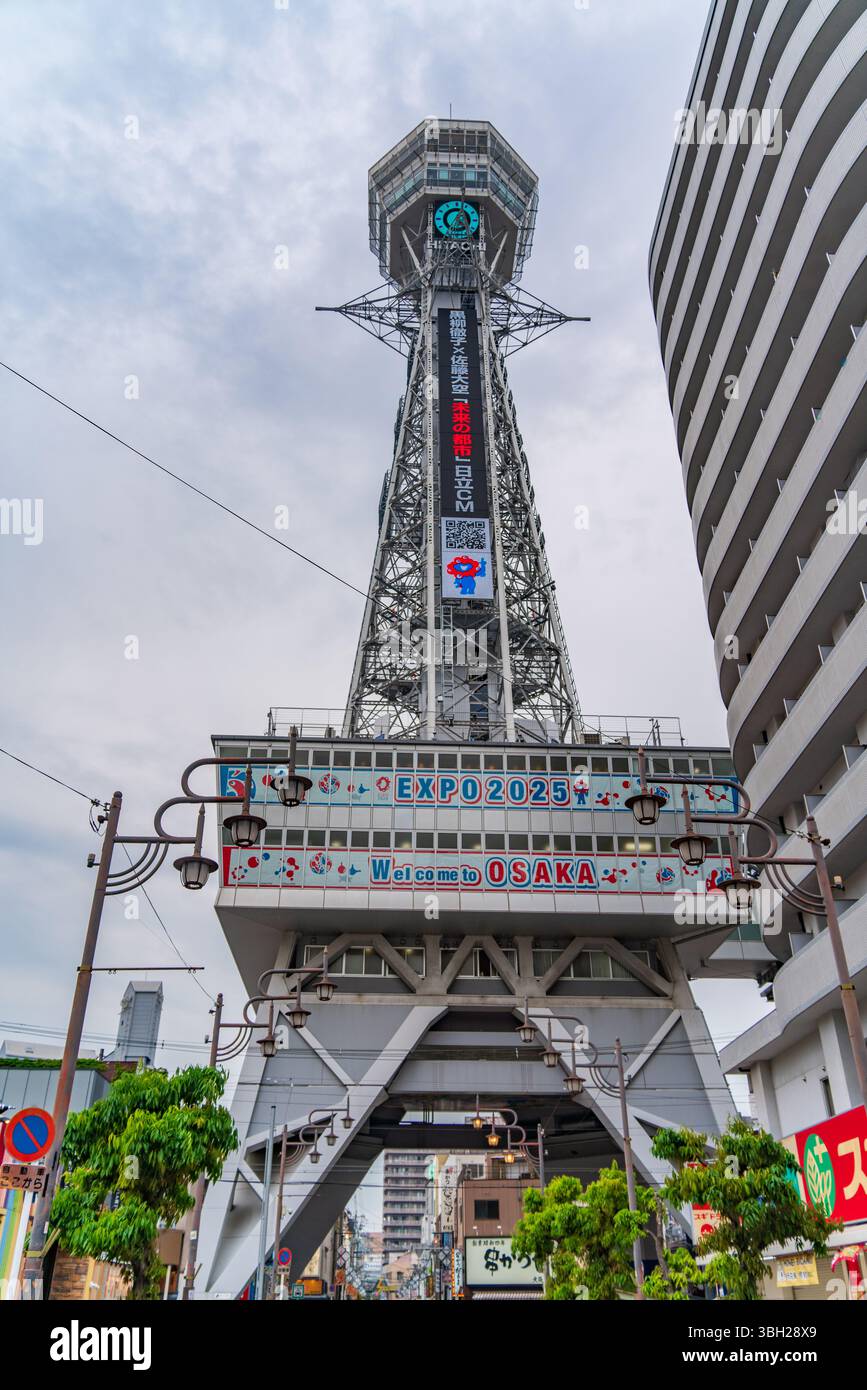 Tsutenkaku, ein Turm in Shinsekai in Osaka, Japan Stockfoto