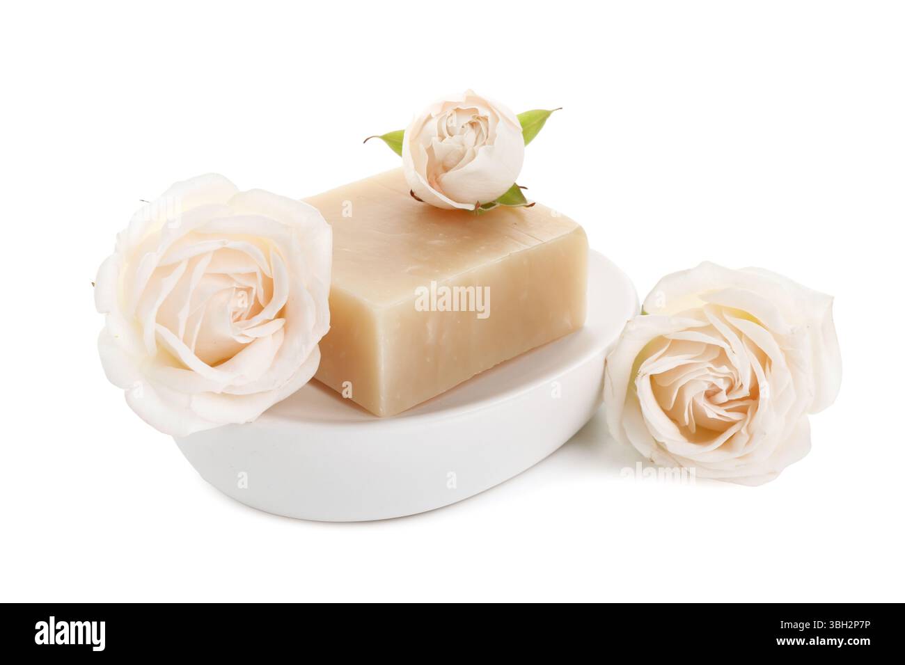 Aromatischer Seifenstab und Rosen isoliert auf weiß Stockfoto