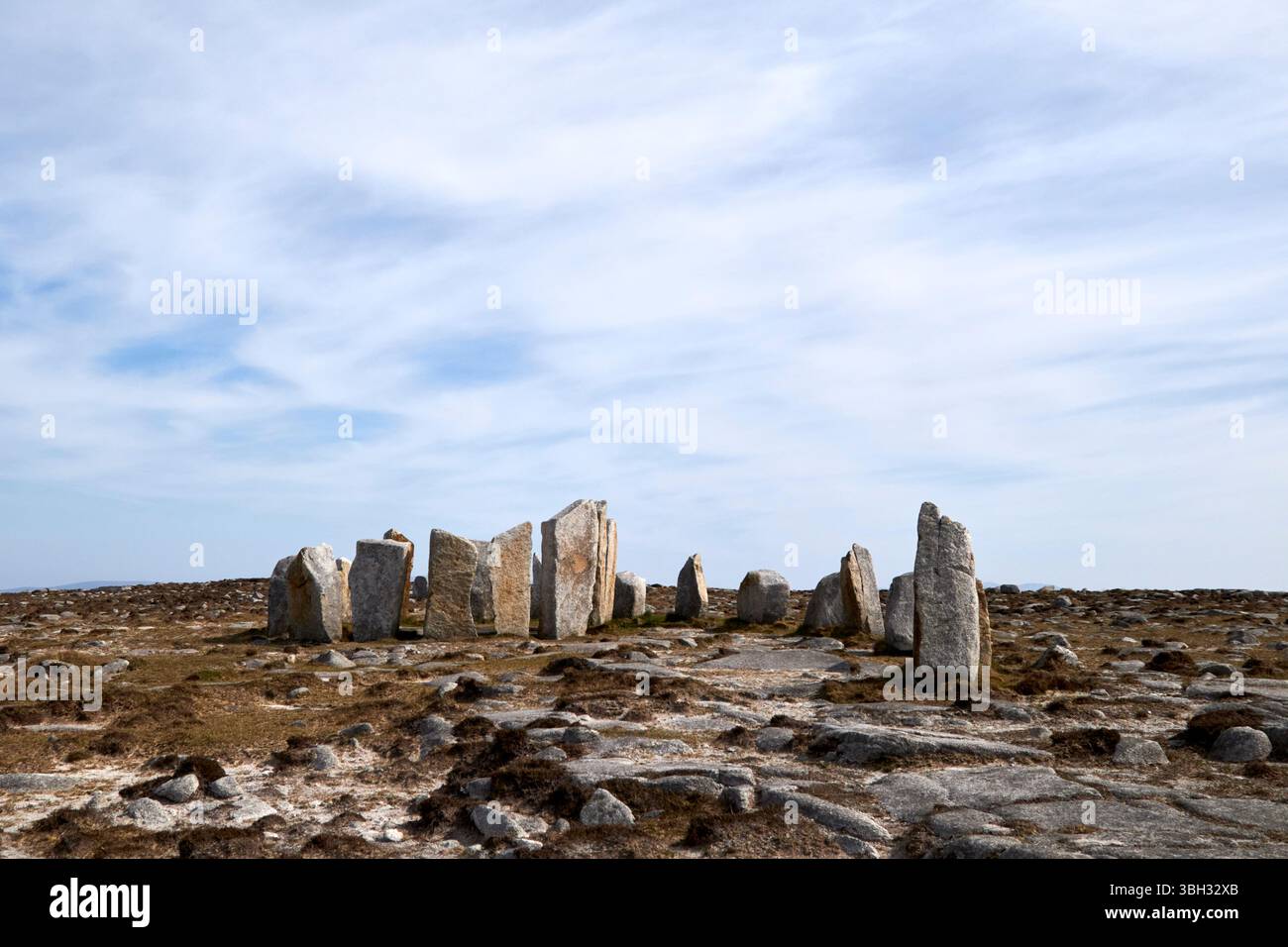 Deirbhiles drehen stehende Steine, die Teil des nördlichen Mayo-Skulpturenwegs einer fal More falmore County Mayo republik irland sind Stockfoto