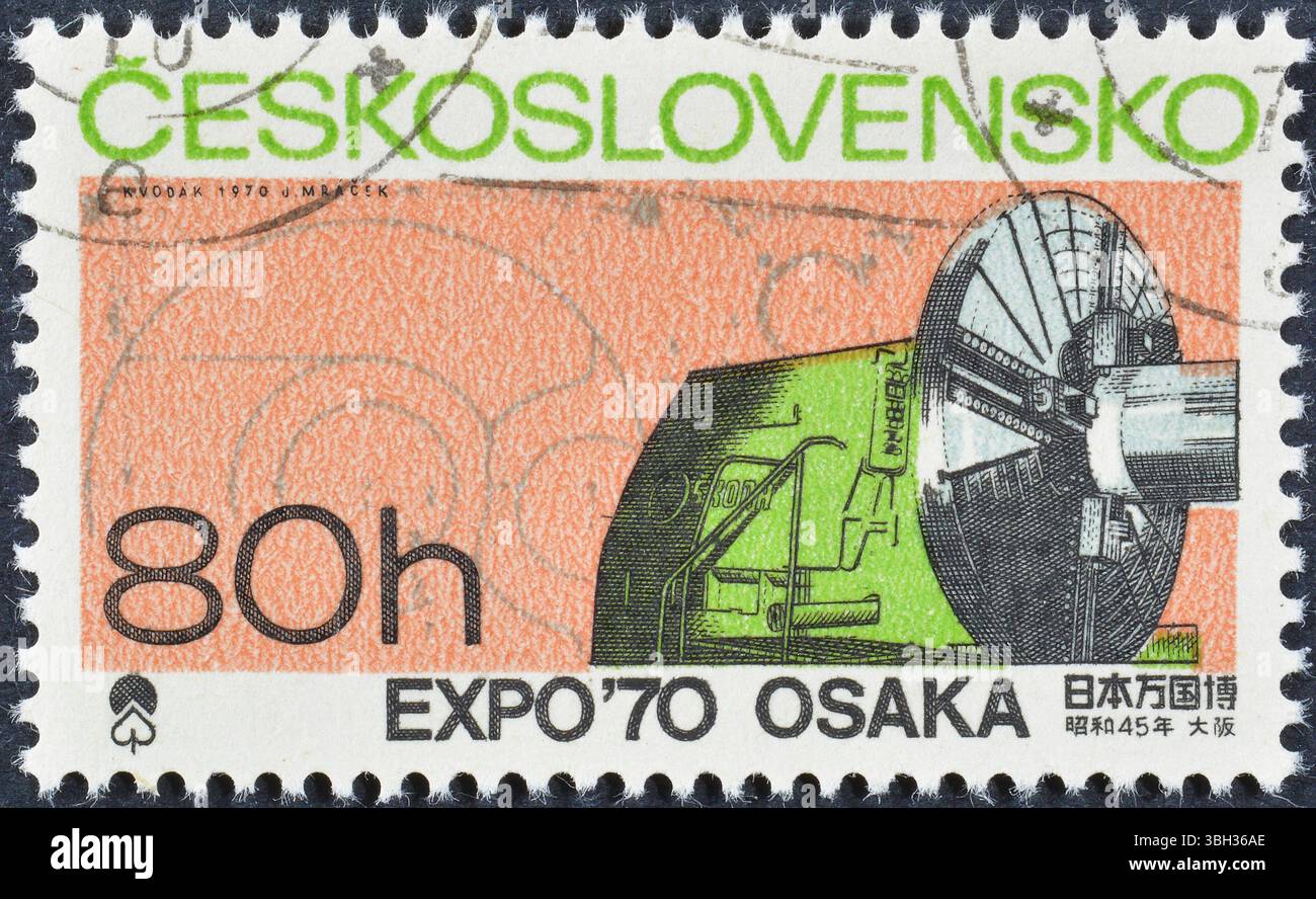 Von der Tschechoslowakei gedruckte Briefmarke, die Werkzeugmaschinen und Drehmaschinen zeigt, EXPO World Exhibition, um 1970. Stockfoto