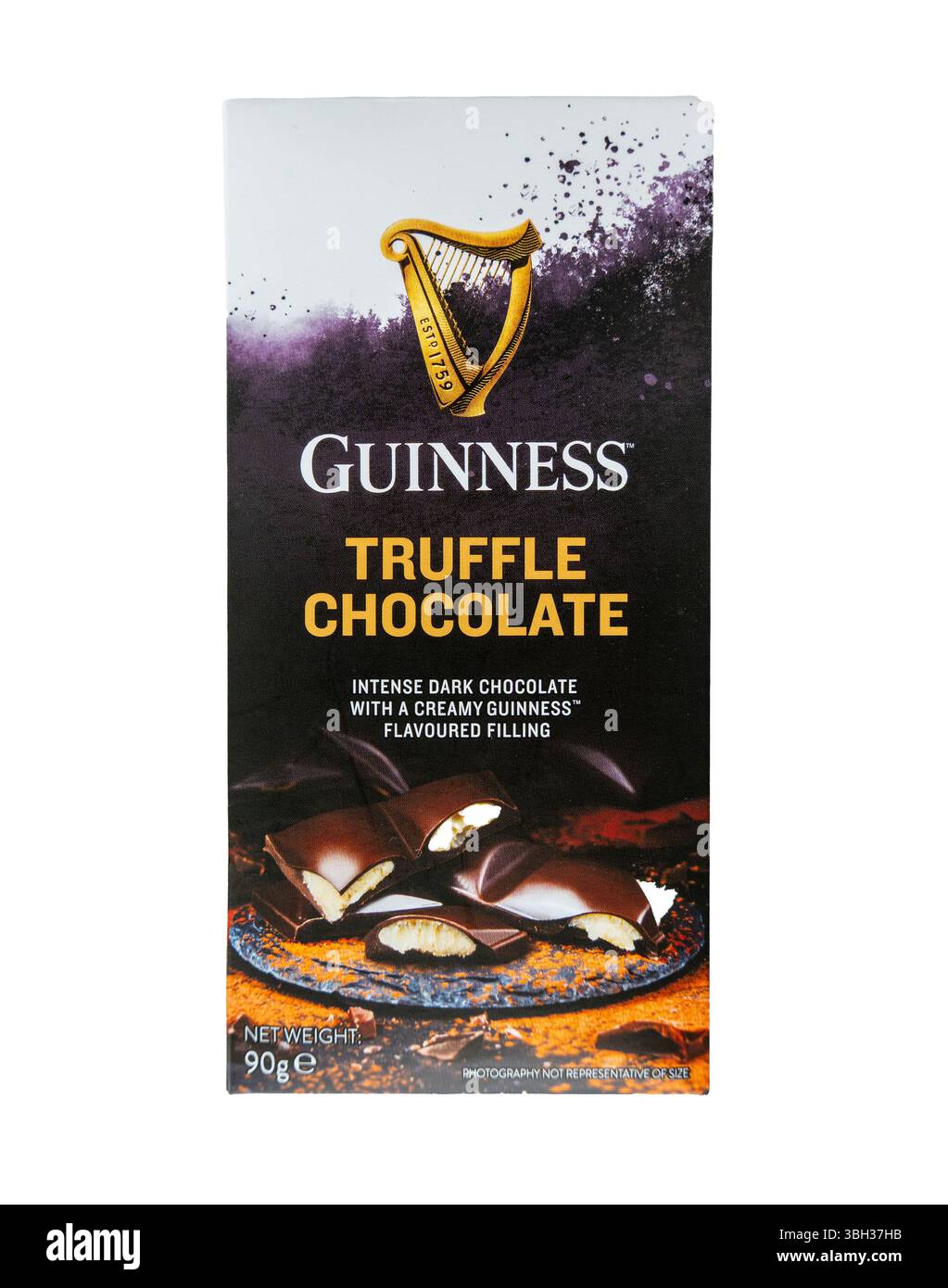 Guinness Trüffel dunkle Schokoladenriegel aus Irland Ausgeschnitten auf weißem Hintergrund Stockfoto Stockfoto