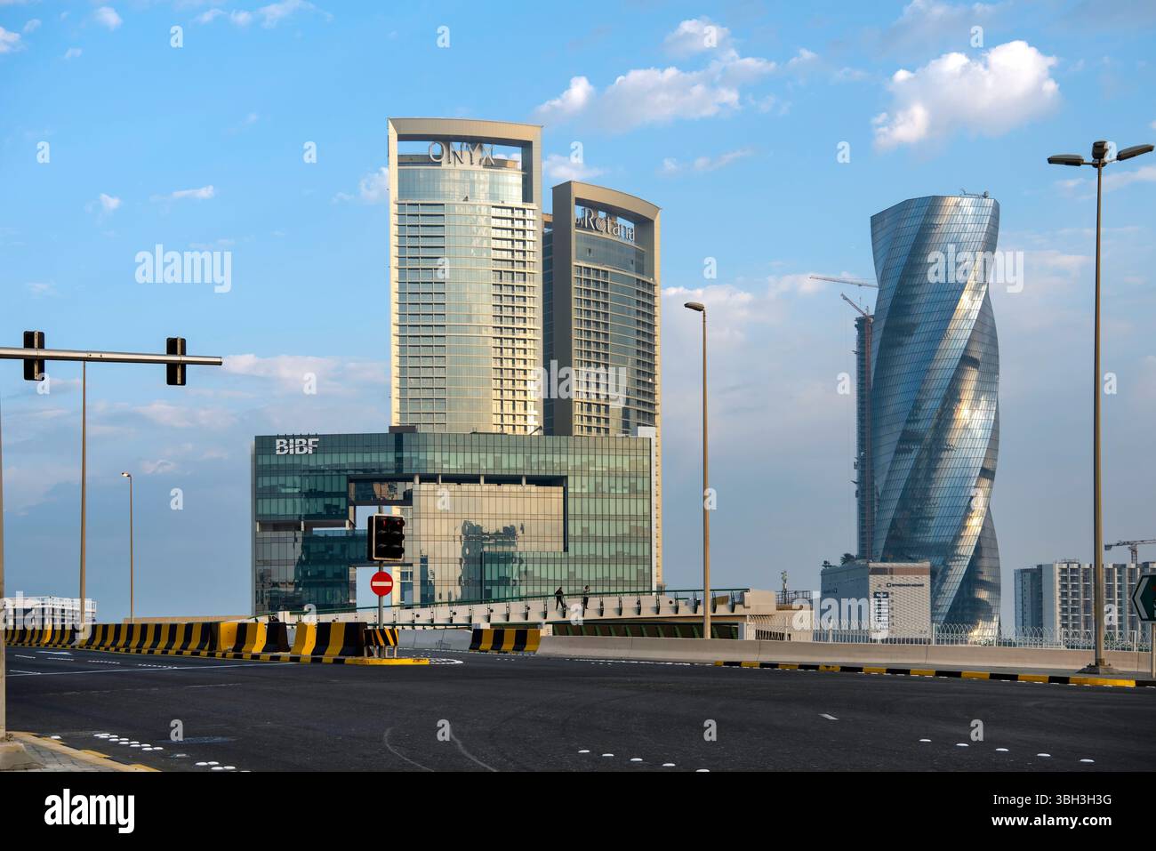 Bahrain Financial Harbor, Harbor Towers, Blick auf die Skyline von Bahrain Sonnenuntergang Sonnenaufgang Stockfoto