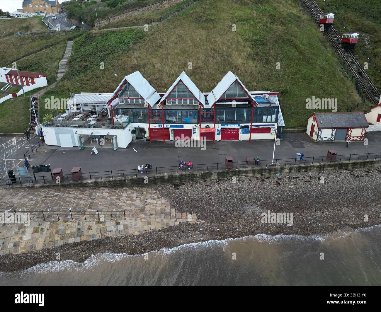 Blick aus der Vogelperspektive auf das Seaview Restaurant, Saltburn by the Sea British Seaside Resort, North Yorkshire Stockfoto