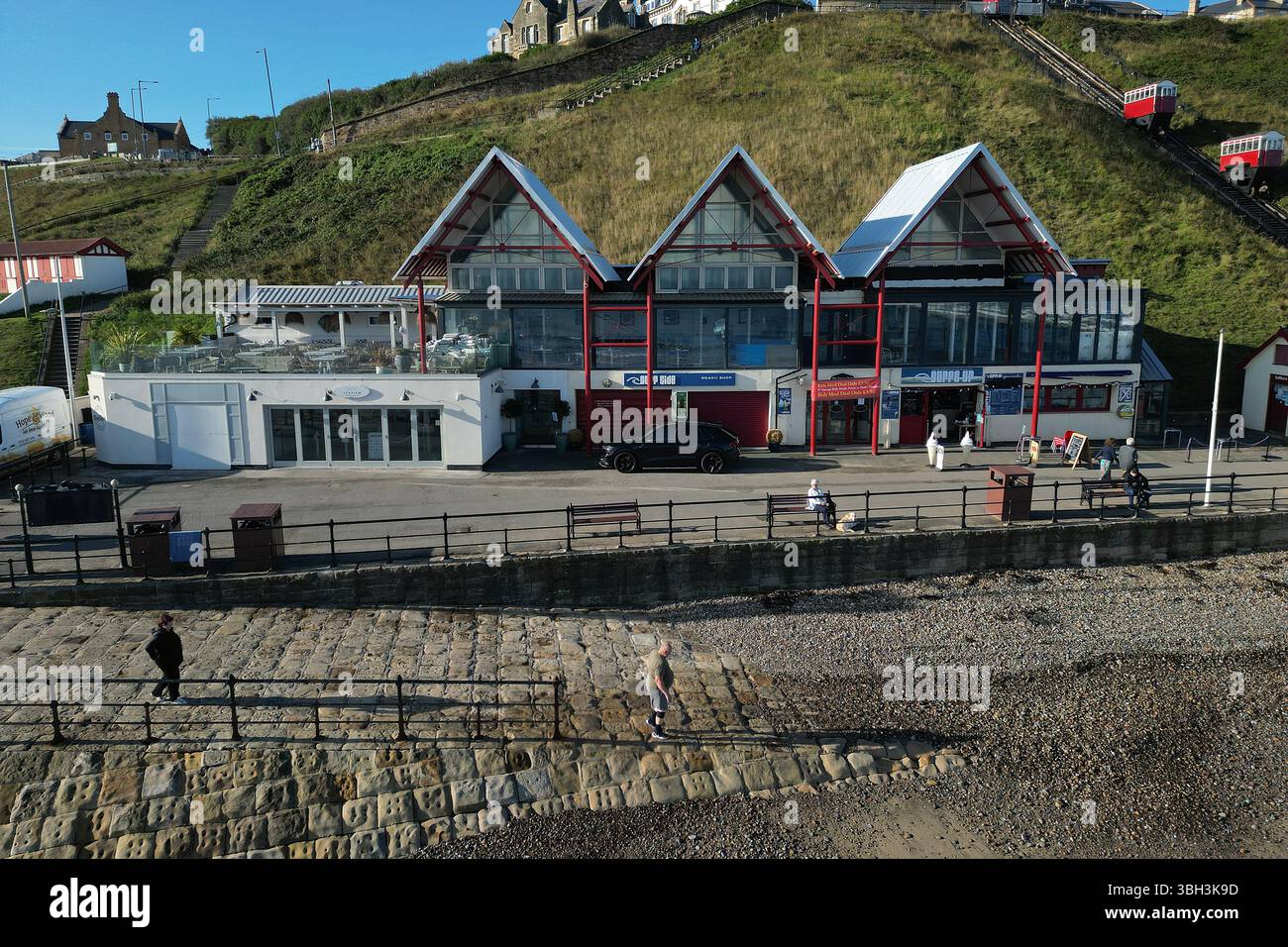 Blick aus der Vogelperspektive auf das Seaview Restaurant, Saltburn by the Sea British Seaside Resort, North Yorkshire Stockfoto